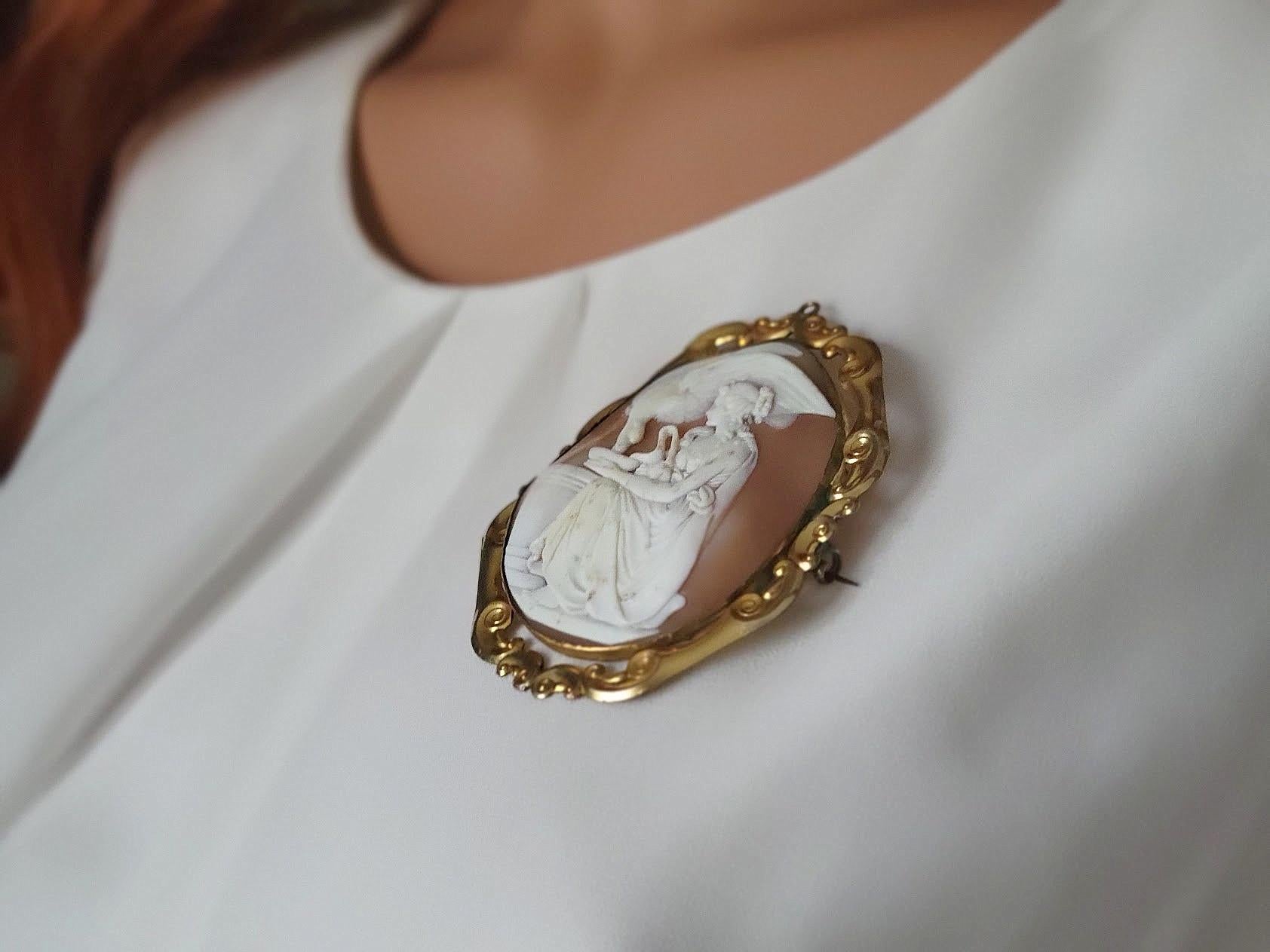 Antique Victorian Shell Cameo Brooch Hebe Feeding the Eagle of Zeus 1