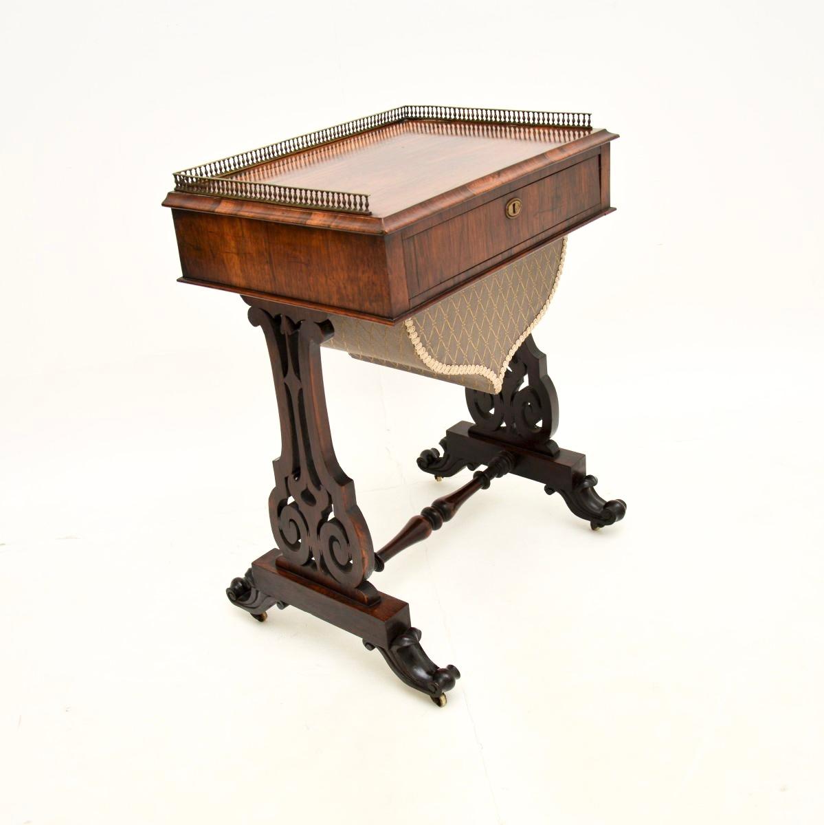 Victorien Table d'appoint victorienne ancienne en vente