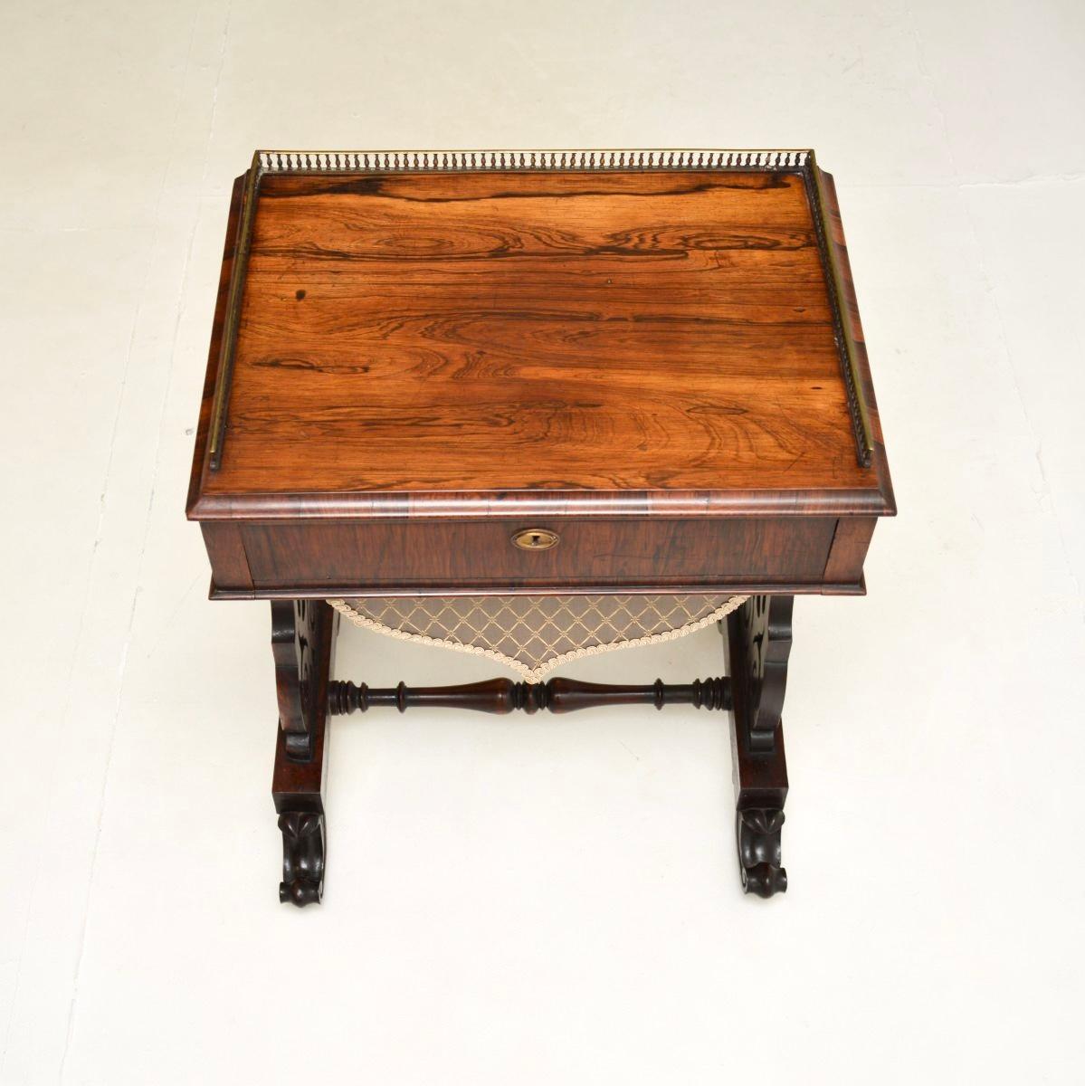 Laiton Table d'appoint victorienne ancienne en vente