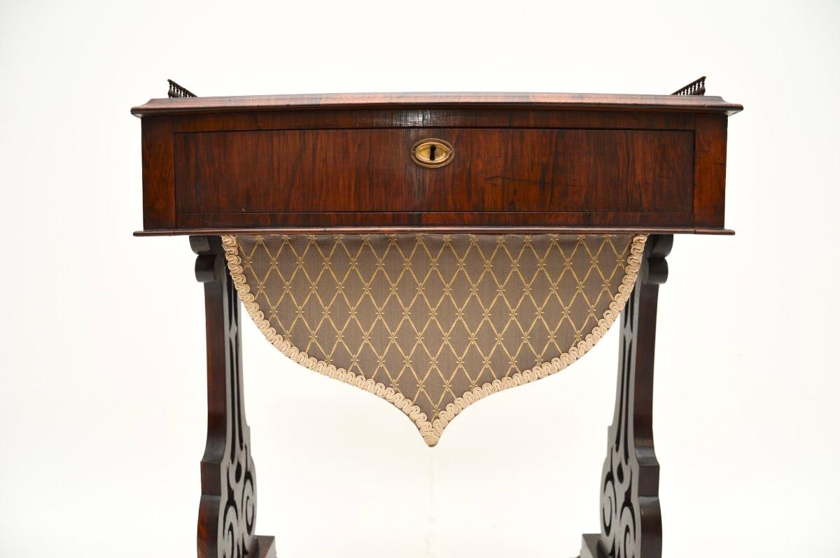 Table d'appoint victorienne ancienne en vente 1