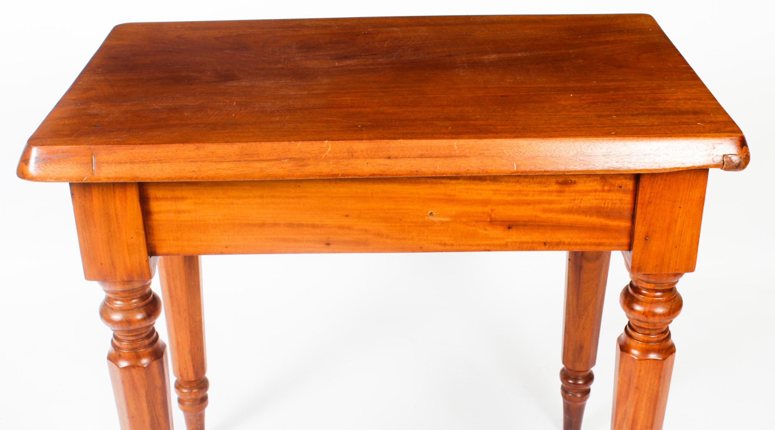 Walnut Antique Victorian Side Table Occasional Table 19th Century