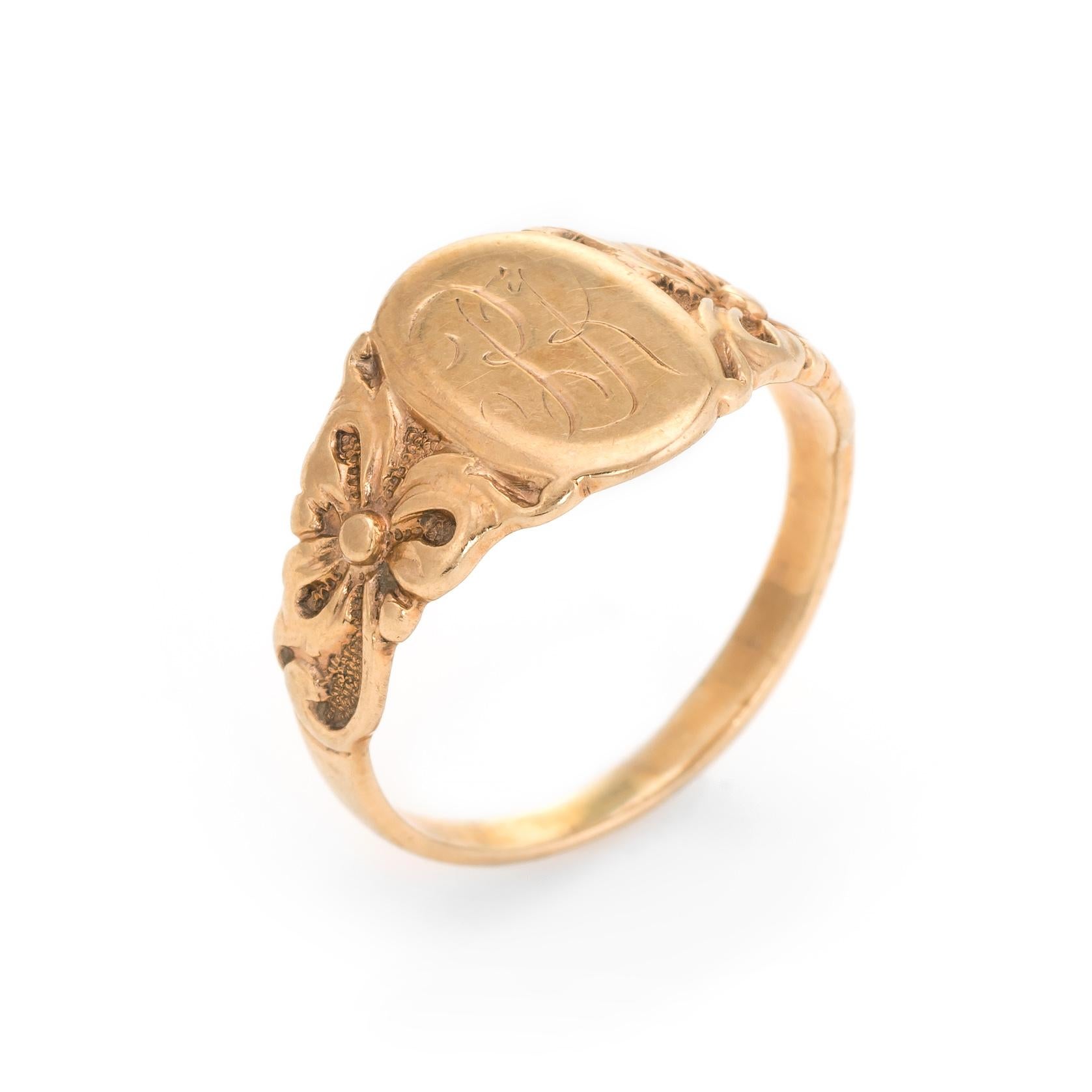 Lovely small antique Victorian signet ring (circa 1880s to 1900s), crafted in 10 karat rose gold. 

The center oval is inscribed with the initials 