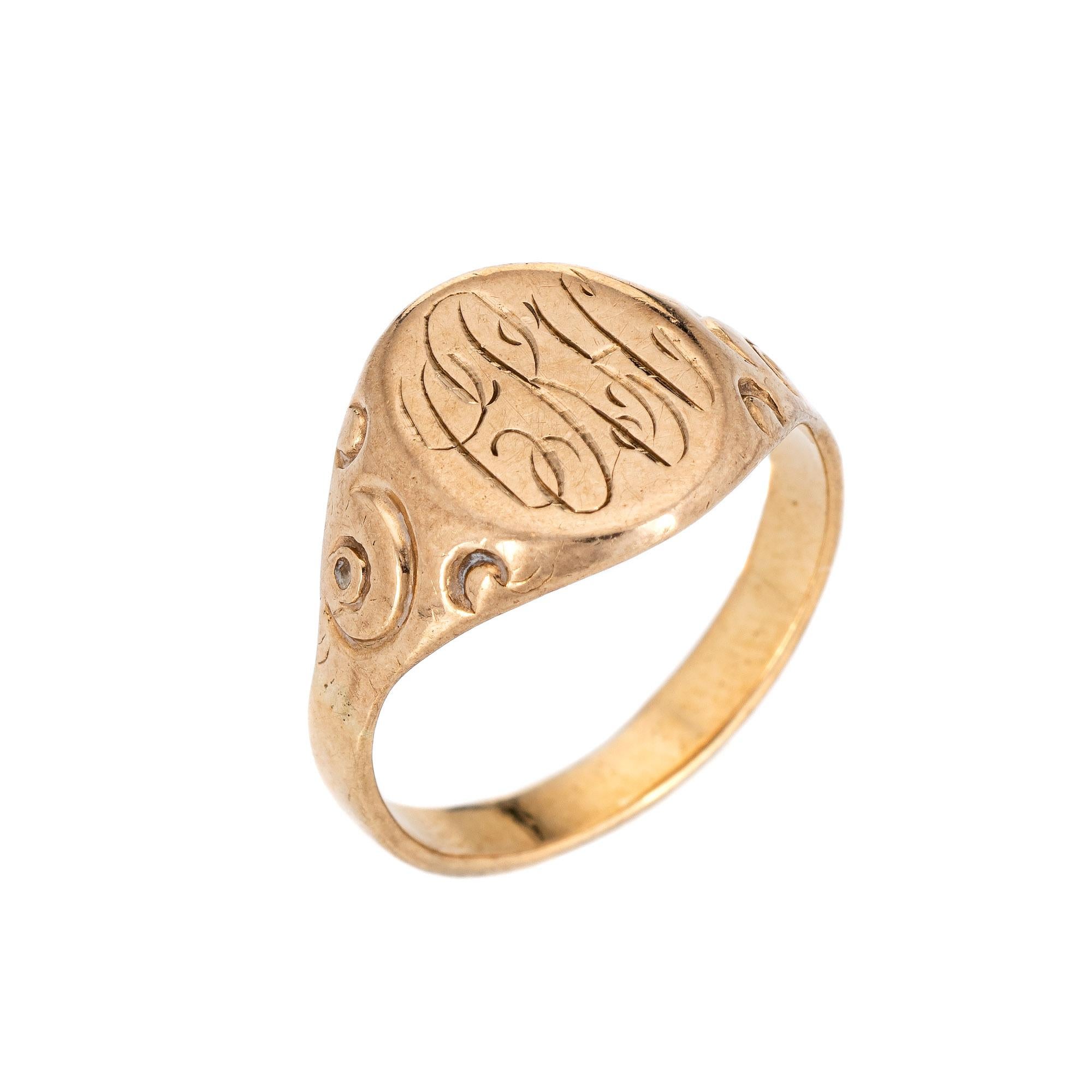 Lovely antique Victorian signet ring (circa 1880s to 1900s), crafted in 14 karat rose gold. 

The center oval is engraved with the initials 