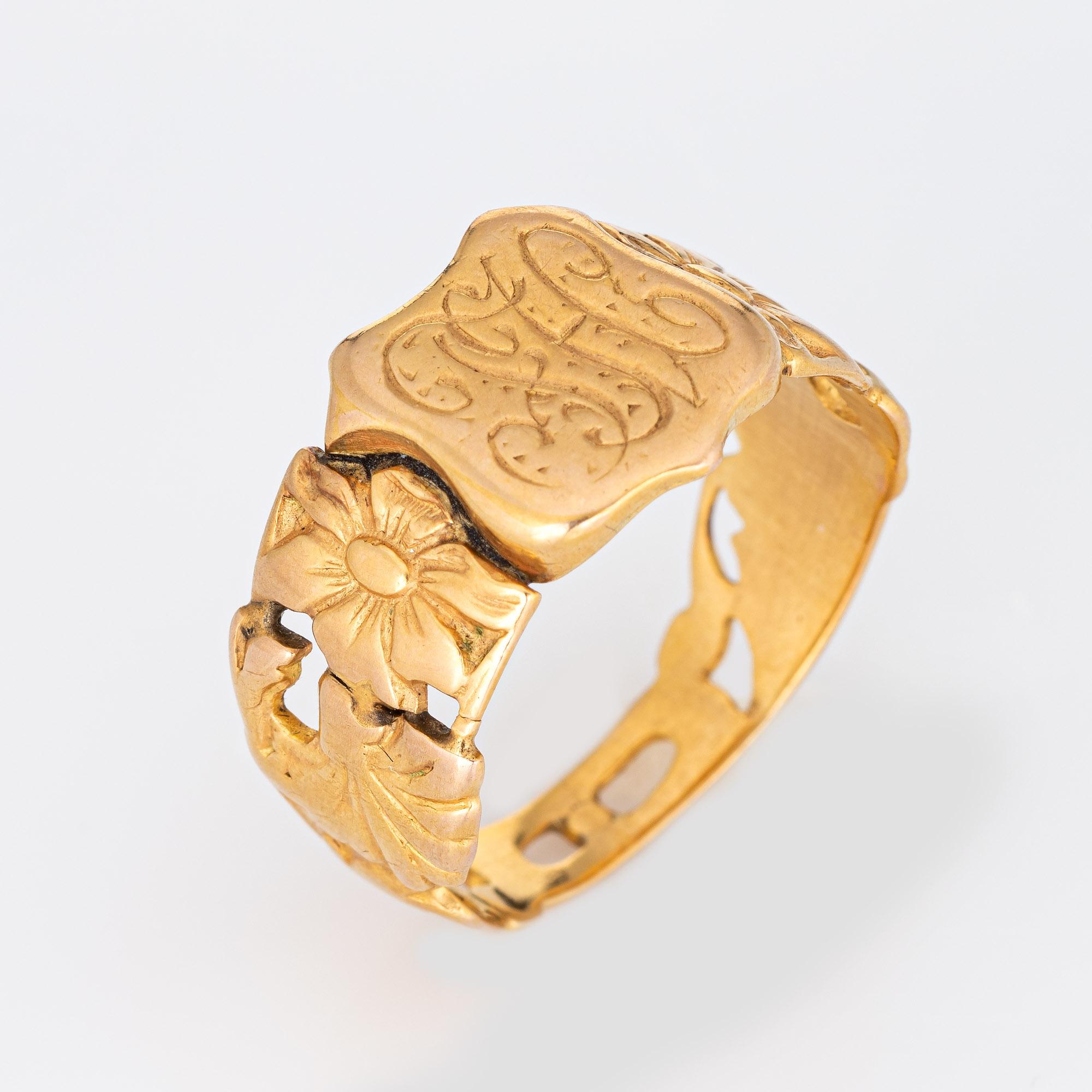 Finely detailed antique Victorian shield signet ring (circa 1880s to 1900s), crafted in 18 karat yellow gold. 

The center shield is engraved with the initials 