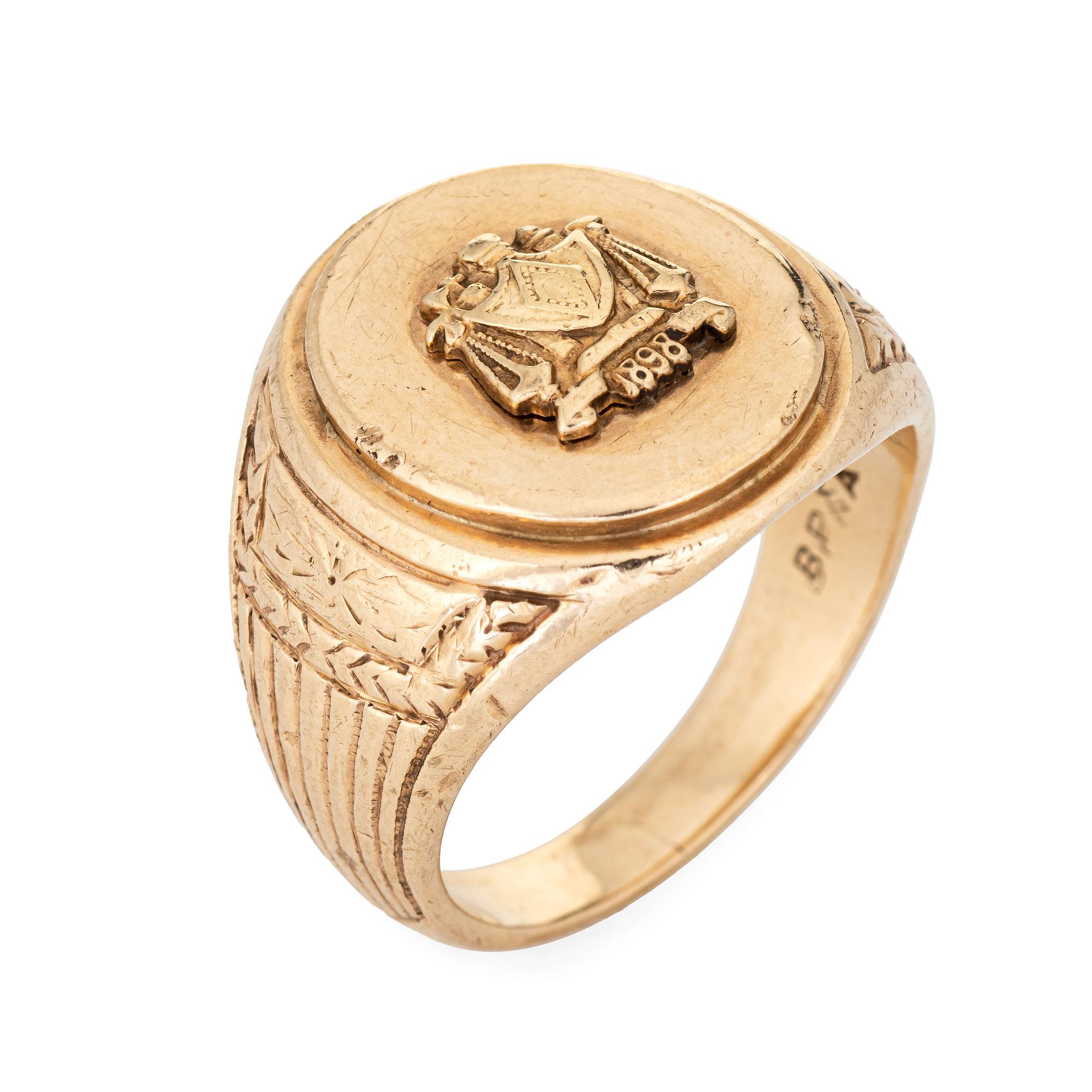 Finely detailed antique Victorian family crest signet ring (circa 1898), crafted in 10 karat yellow gold. 

The oval signet mount features a family crest with the year '1898' to the base. The side shoulders feature a pretty etched foliate design.