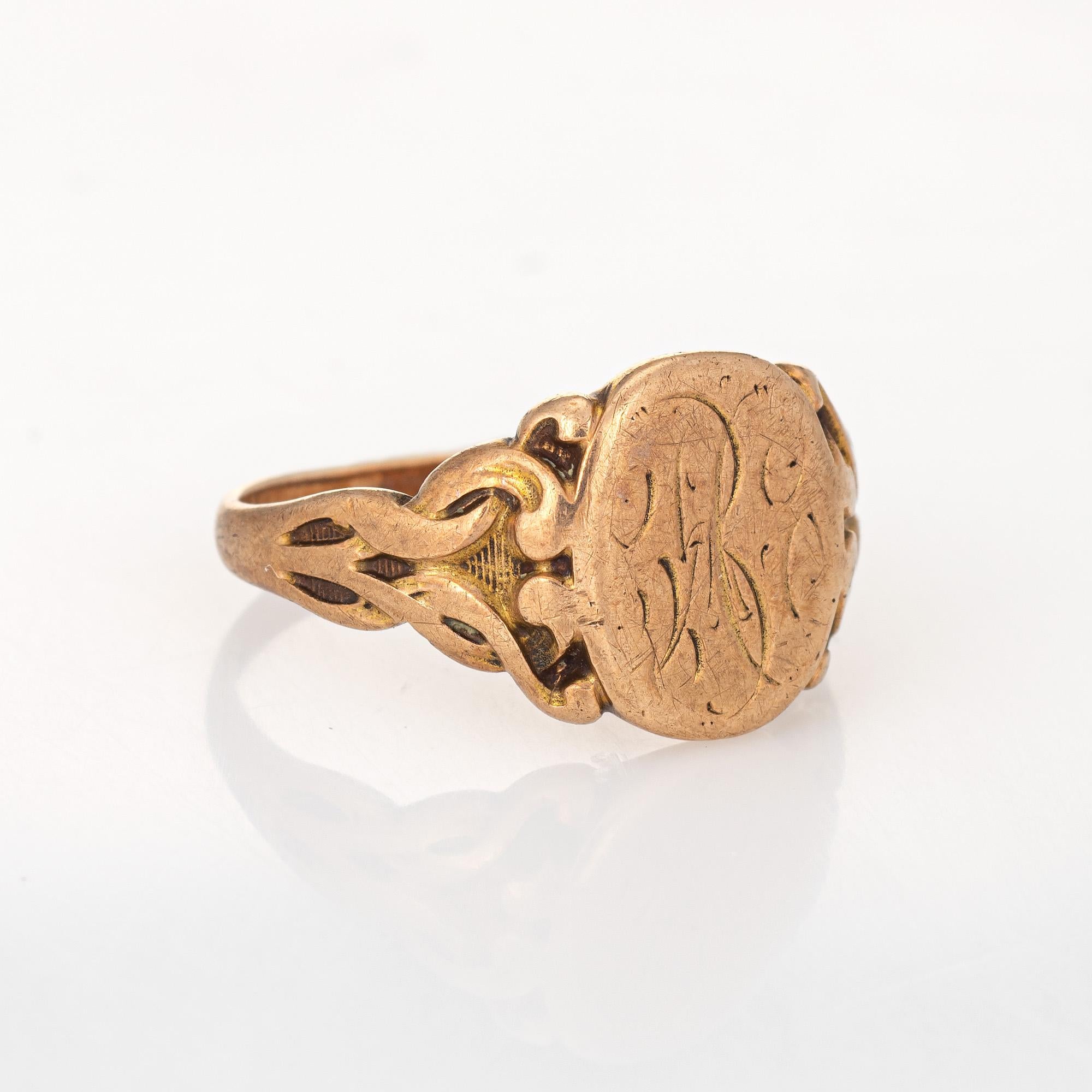 Antique Victorian Signet Ring Vintage 10 Karat Gold Oval Chased Fine Jewelry In Good Condition In Torrance, CA