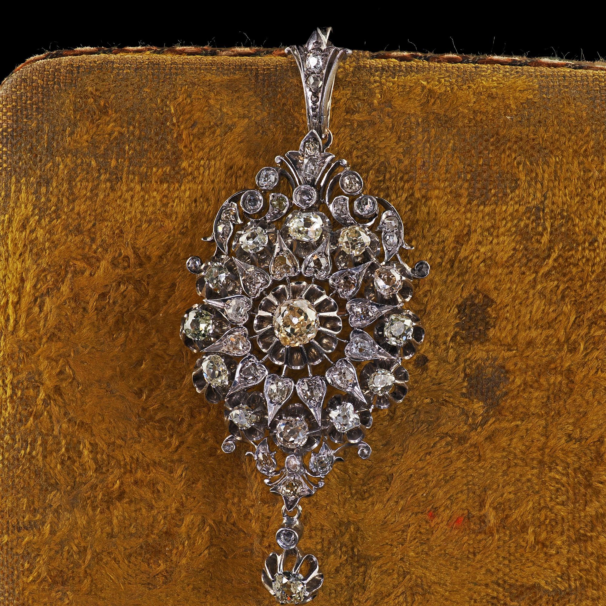 Magnifique épingle et pendentif en argent victorien ancien et en or 14 carats contenant des diamants de la vieille mine. Cette incroyable épingle et pendentif victorien en diamant de vieille mine est réalisée en argent et en or rose 14k. L'épingle