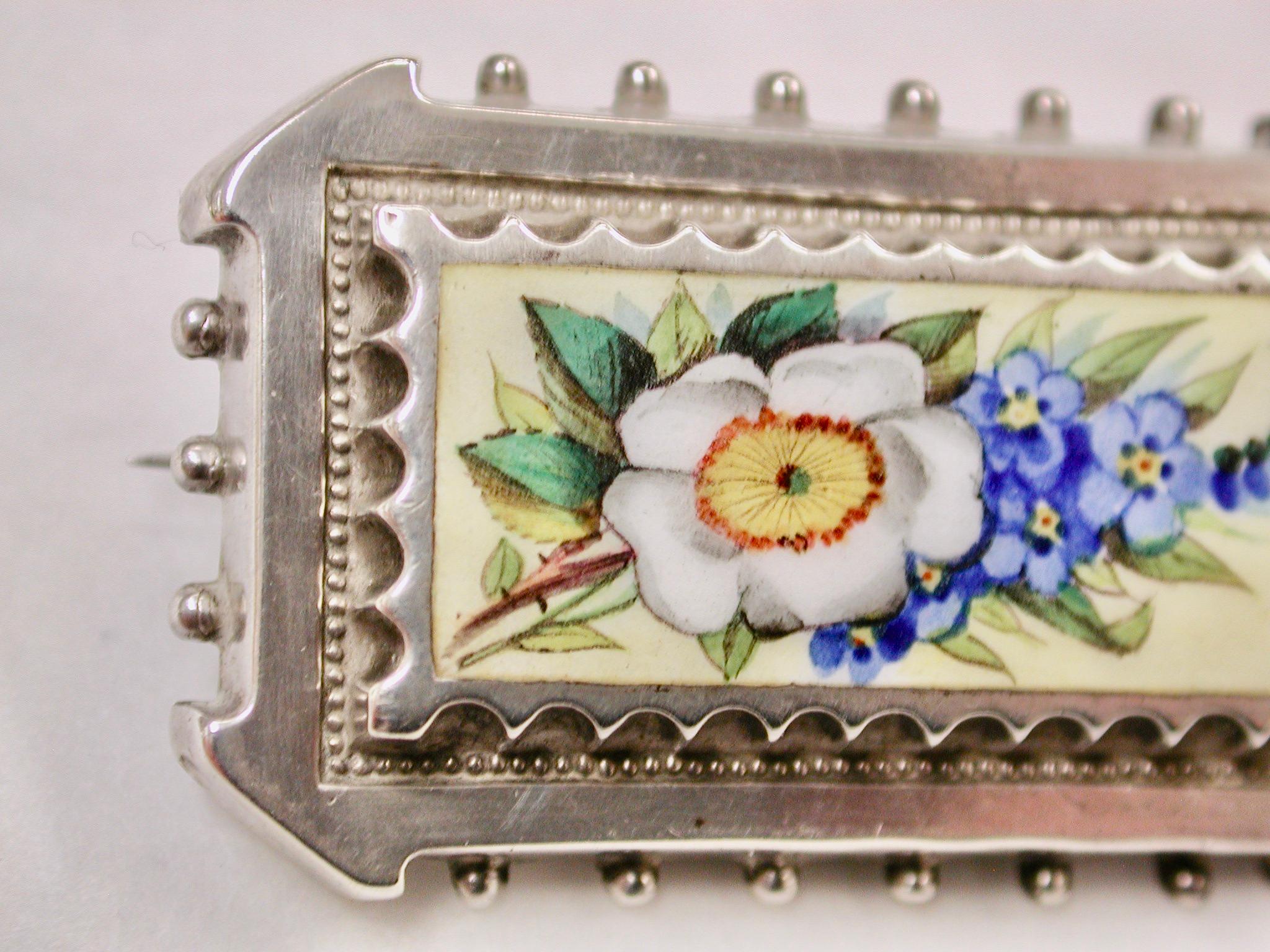 Antiguo broche victoriano de plata y esmalte fechado hacia 1880 Movimiento estético en venta