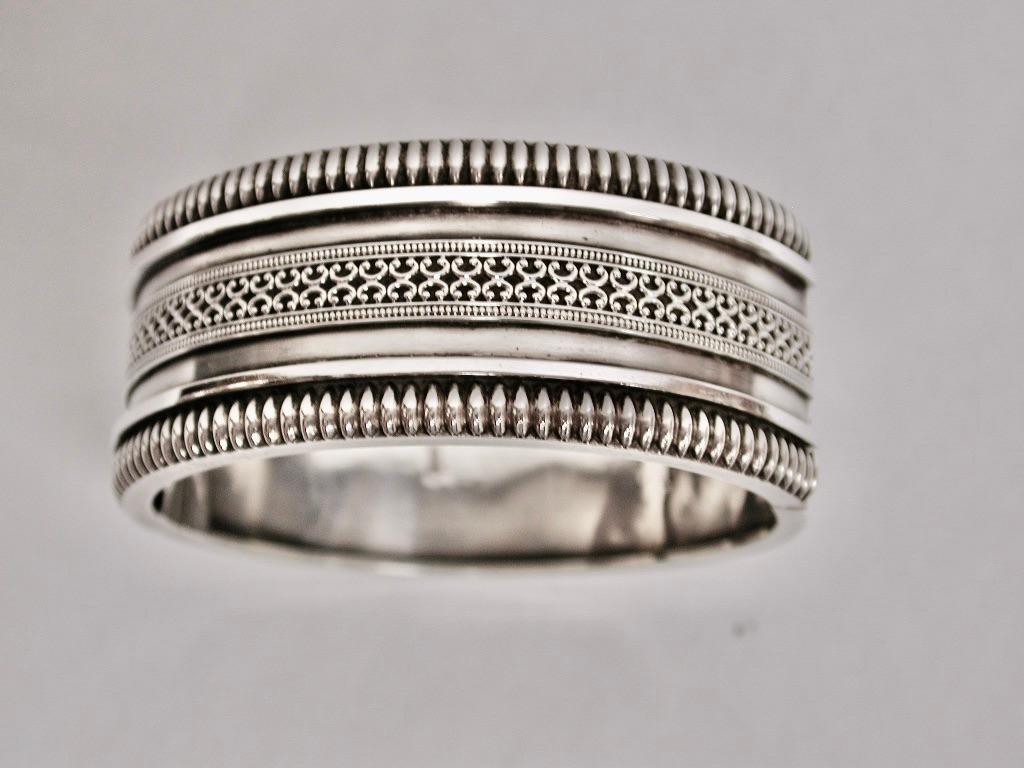 Antique Victorian Silver Bangle Dated Circa 1880 Saunders & Shepherd B'ham In Good Condition For Sale In London, GB