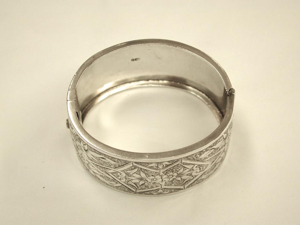 European Antique Victorian Silver Bangle, William Walker, Birmingham, 1881