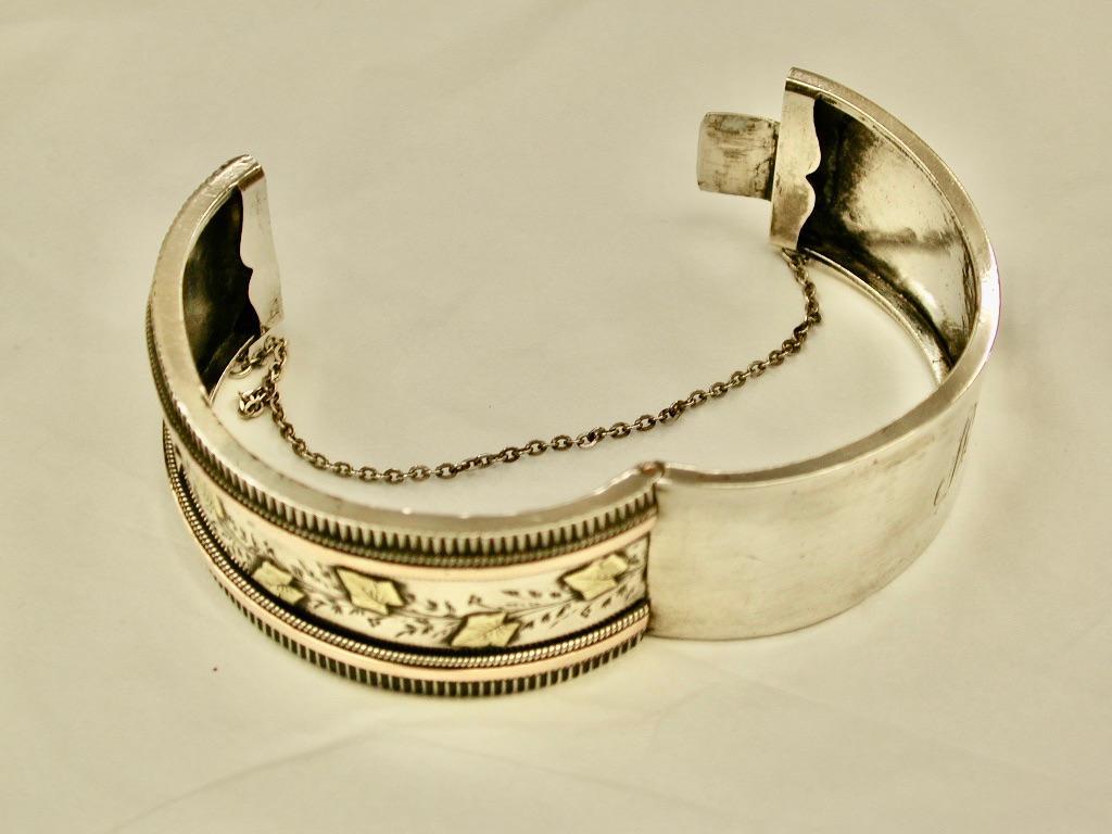 Antique bracelet victorien en argent avec orfèvrerie bicolore Circa 1880 Bon état - En vente à London, GB