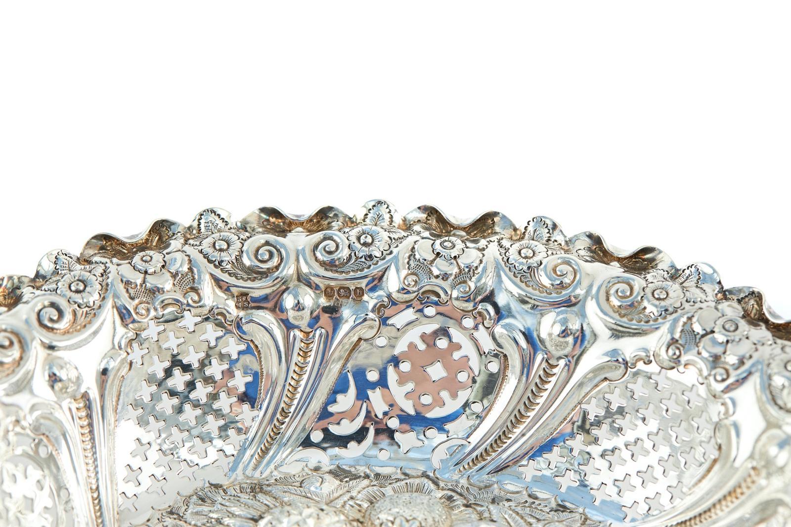 Antico piatto vittoriano Bon Bon in argento in vendita 1