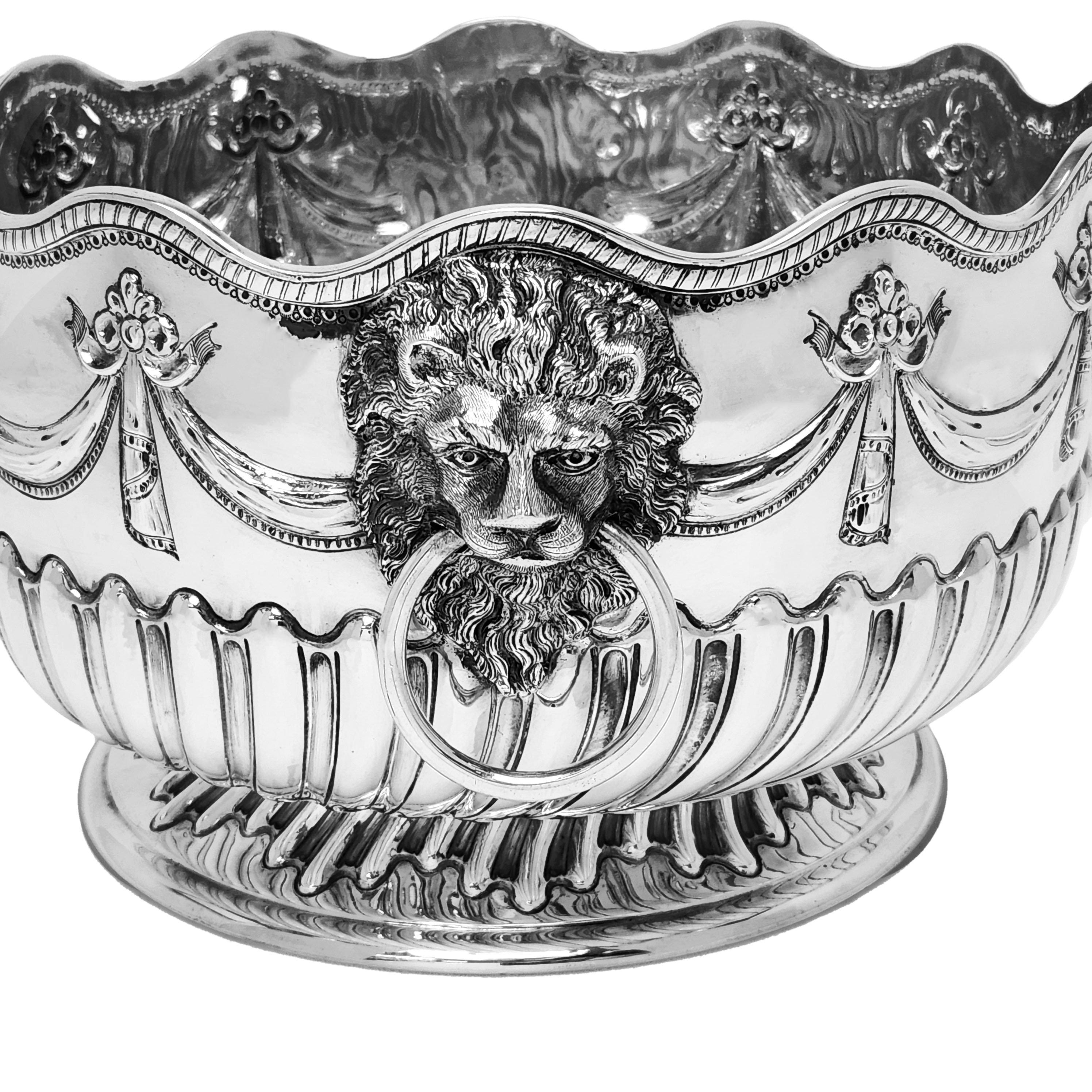 Antique Victorian Silver Bowl / Dish 1885 Lion Handle  In Good Condition In London, GB