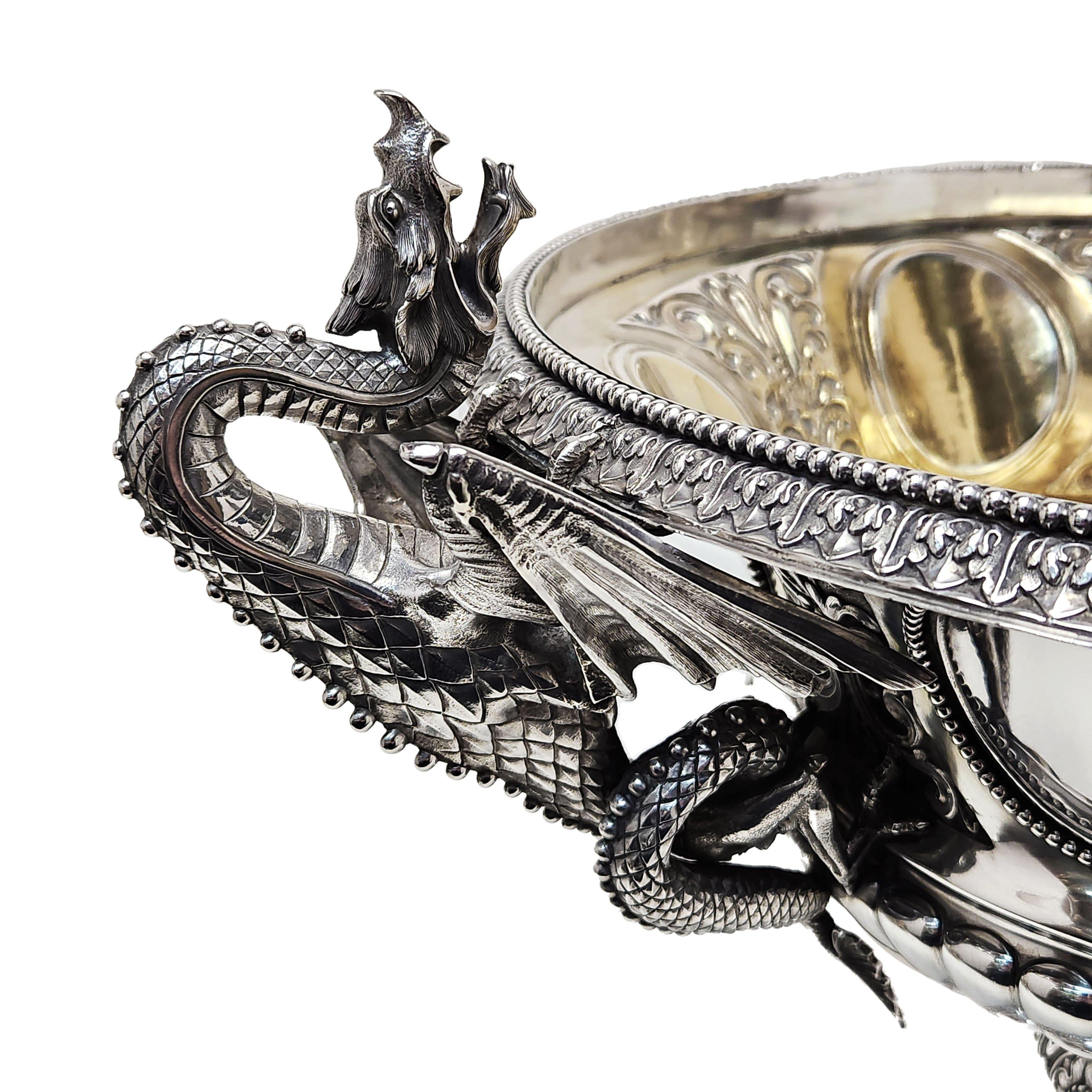 Victorien Bol en argent victorien ancien / coupe à deux poignées en forme de dragon 1867 en vente