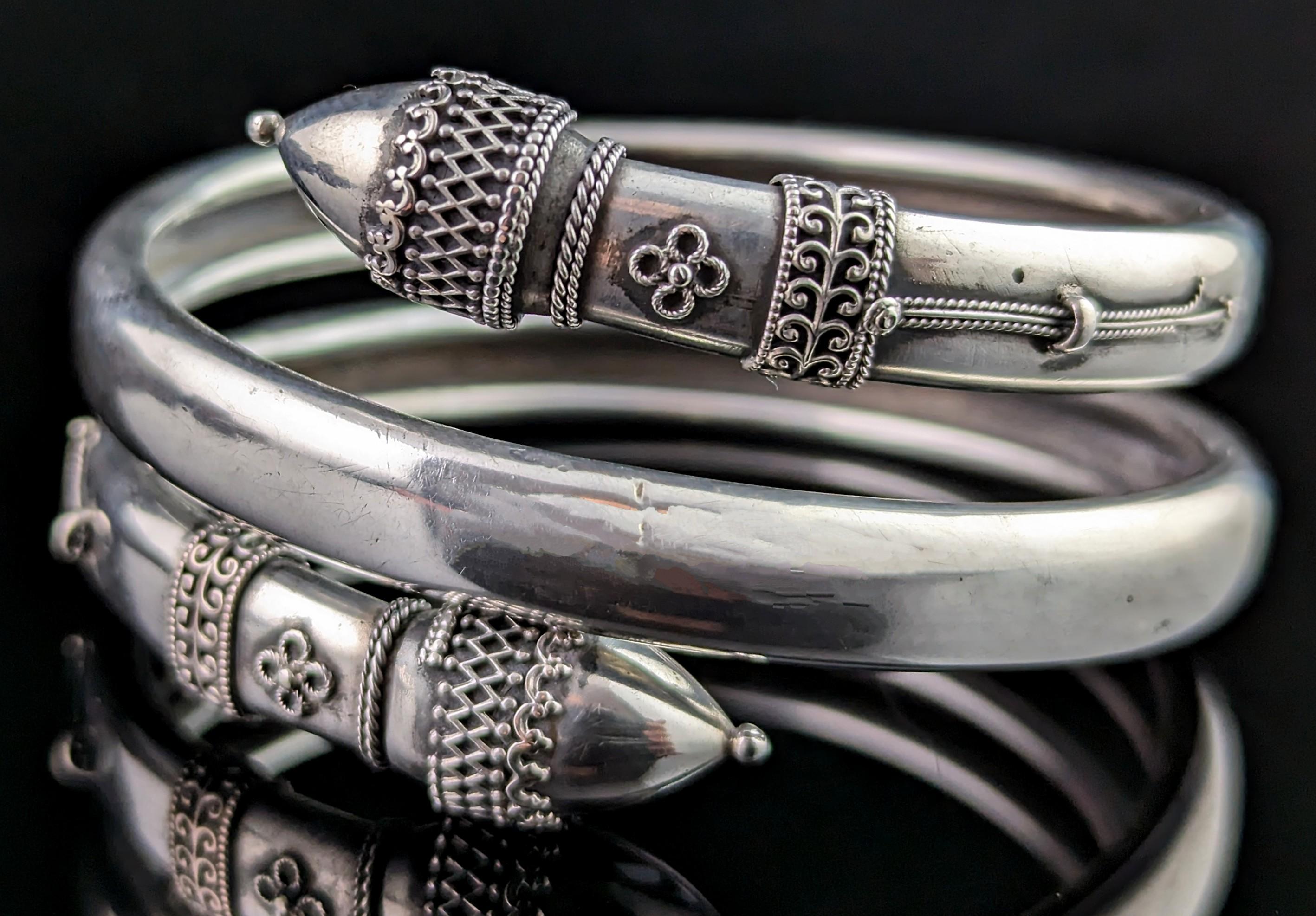 Antique Victorian silver bypass bangle, Etruscan revival  For Sale 6