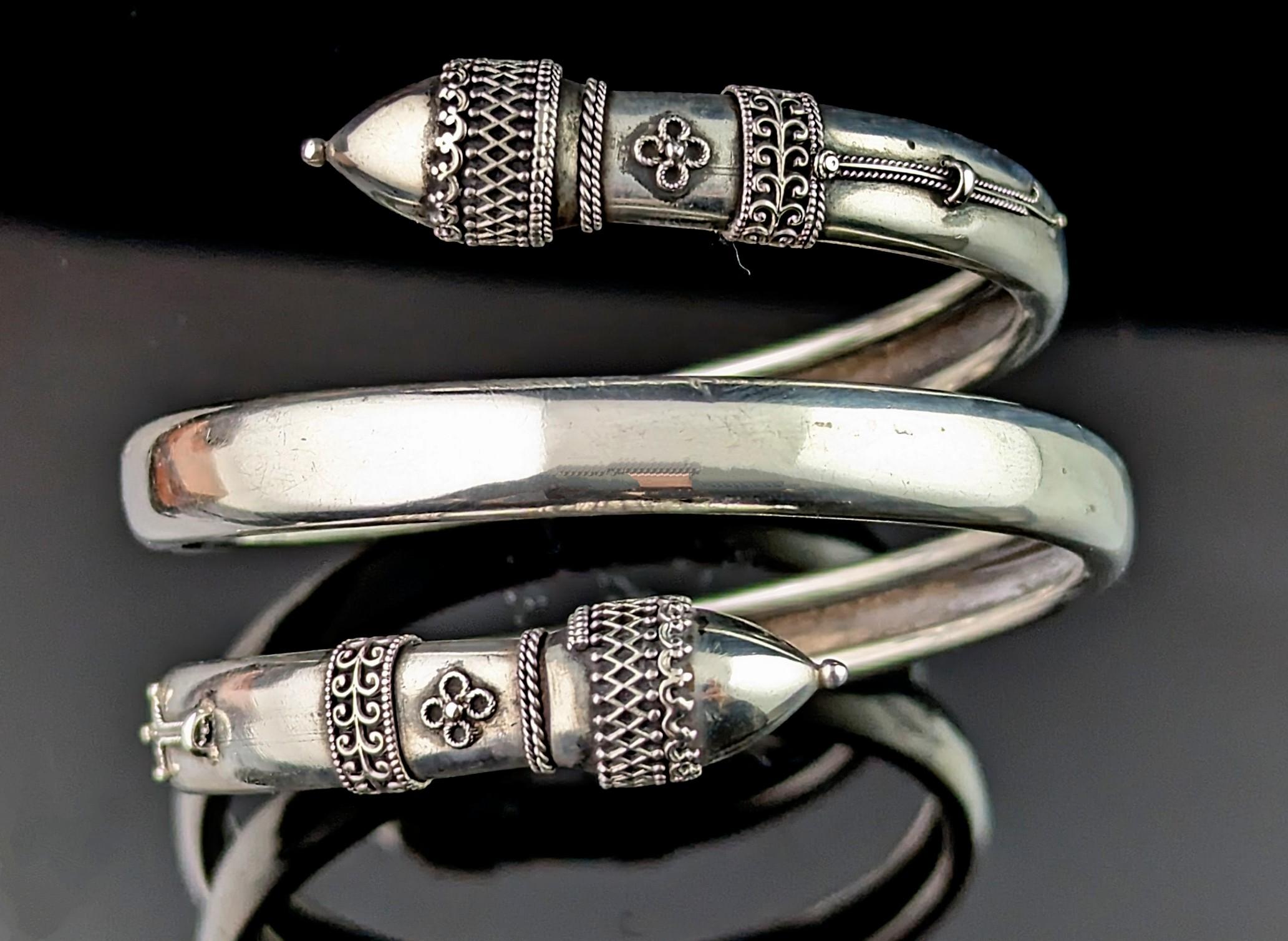 Antique Victorian silver bypass bangle, Etruscan revival  For Sale 8