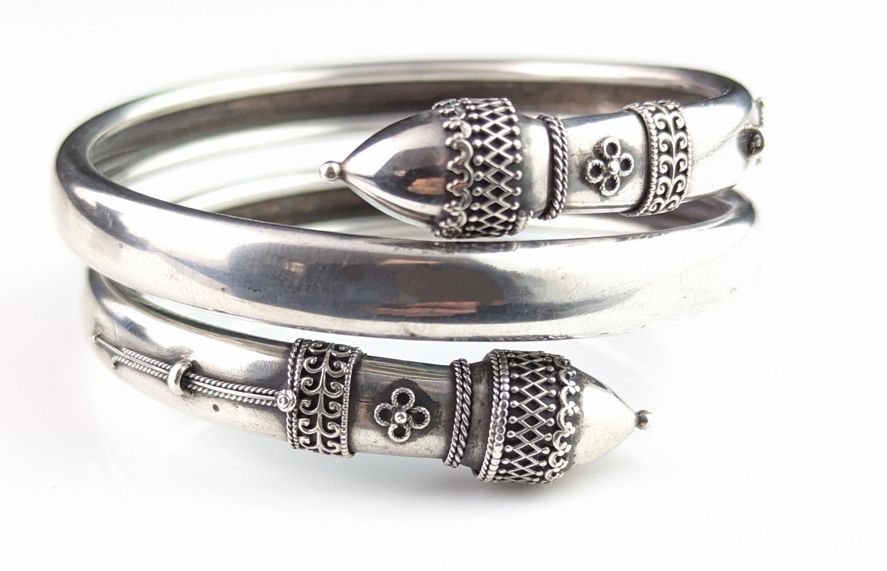 Antique Victorian silver bypass bangle, Etruscan revival  For Sale 11