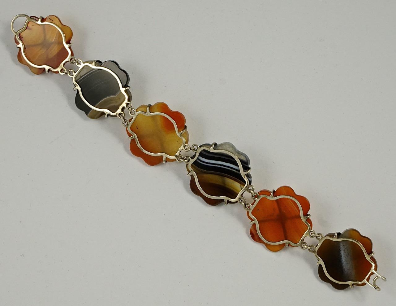 Antique Victorian Silver Carved and Polished Agate Flower Bracelet In Good Condition For Sale In London, GB