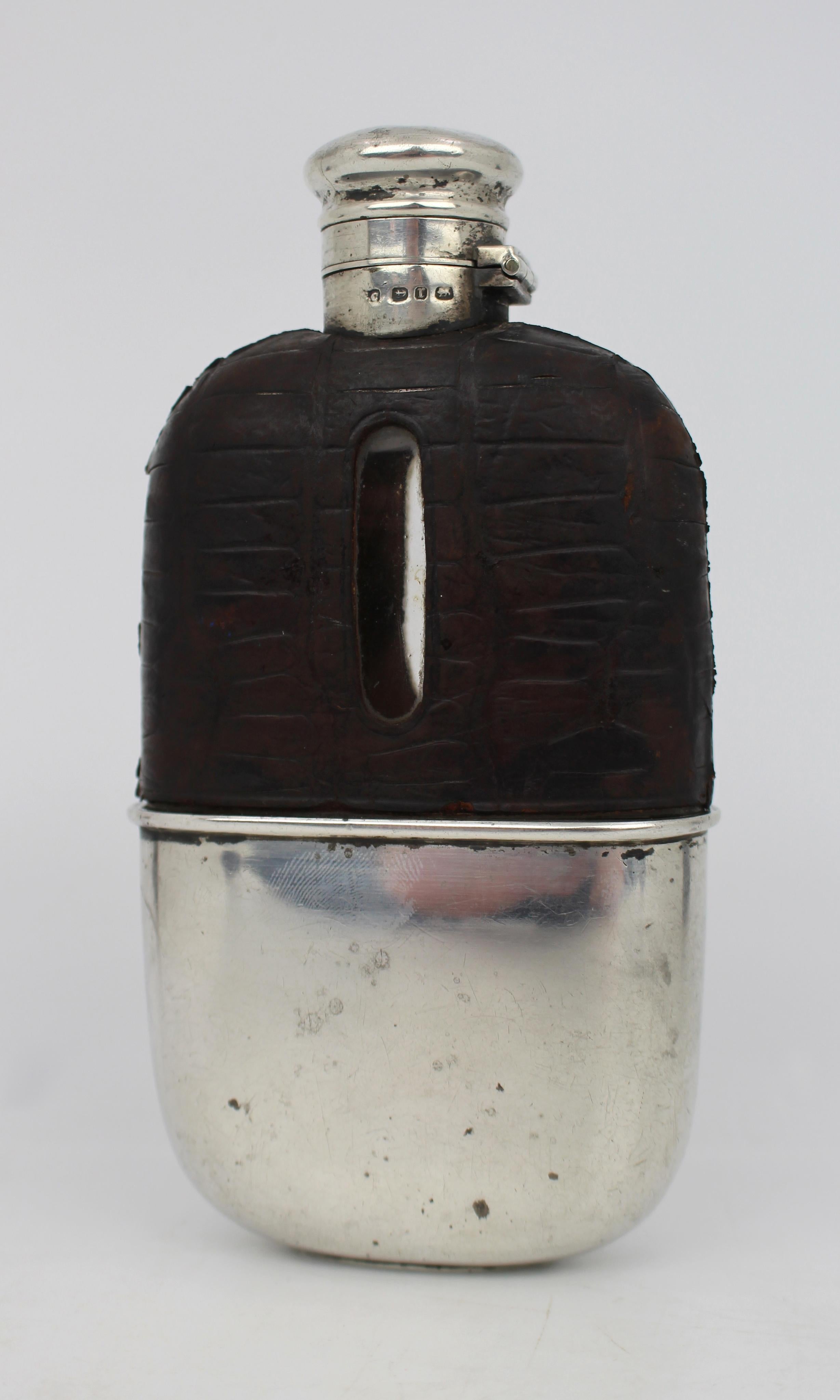 Antique Victorian Silver & Crocodile Leather Hip Flask – Birmingham 1890 im Zustand „Gut“ im Angebot in Worcester, GB