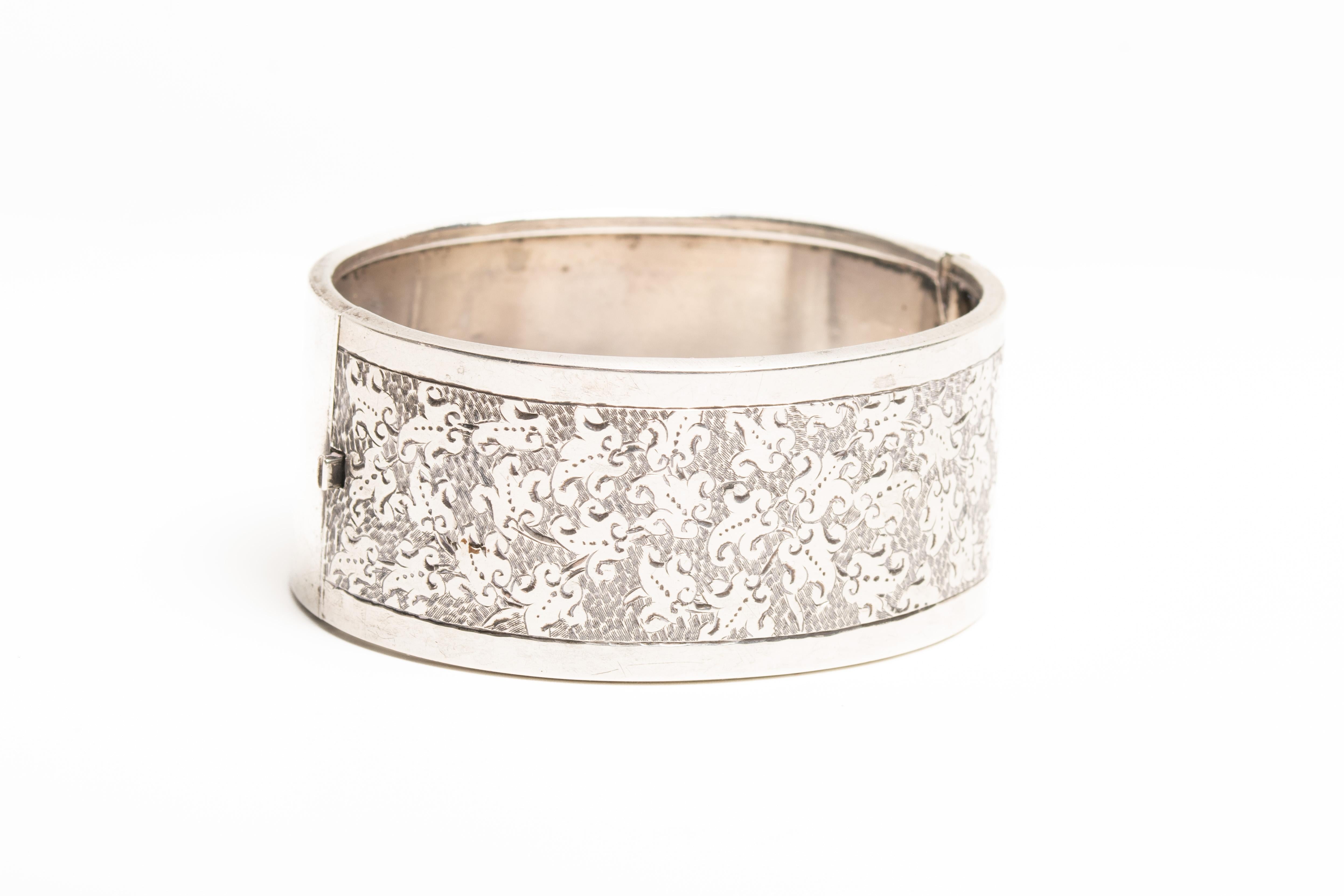 Antique Victorian Silver Cuff Floral Bangle In Good Condition For Sale In Portland, England