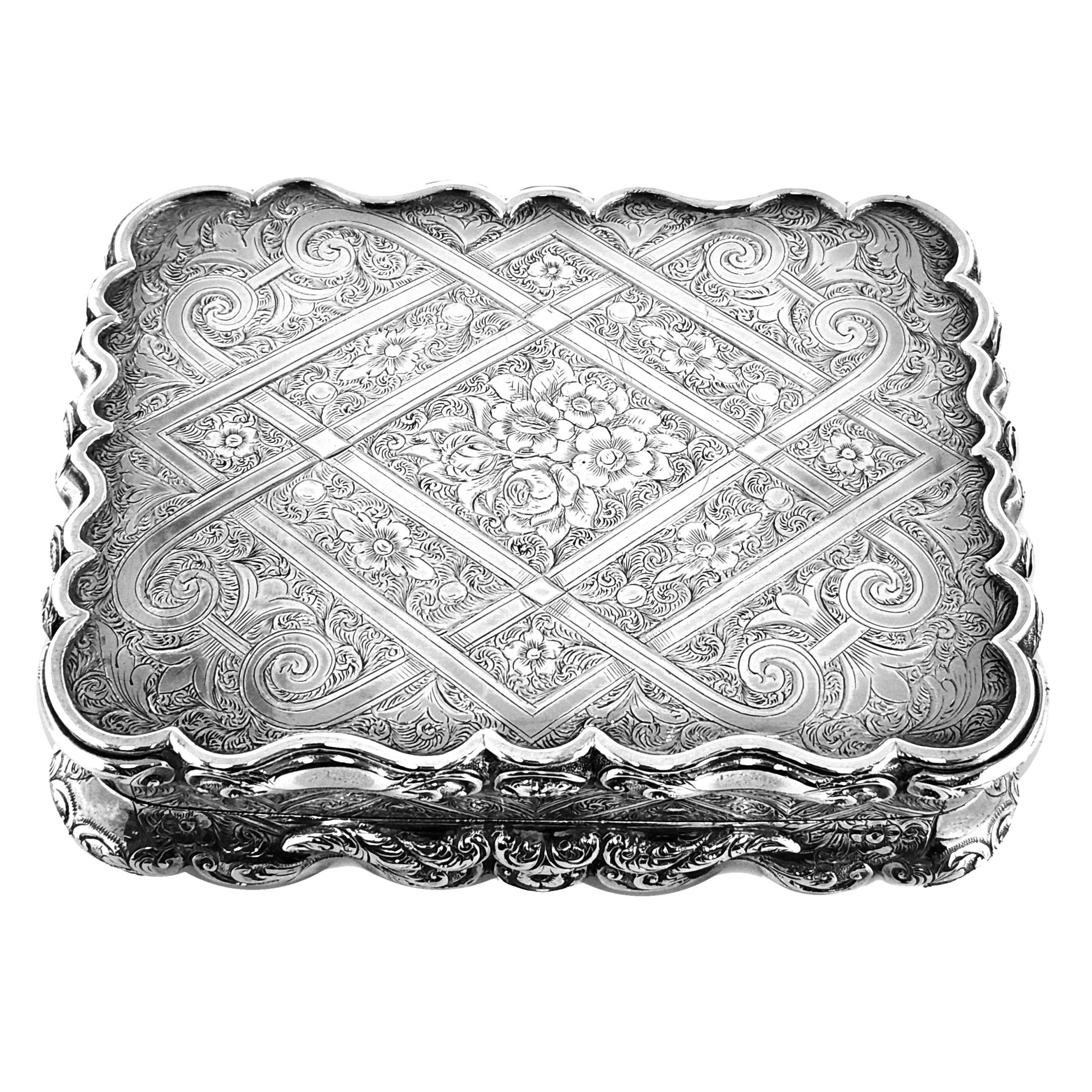 Argent sterling Tabatière de table décorative victorienne ancienne en argent pour courses de chevaux, 1861 en vente