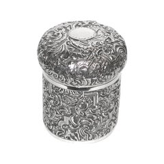 Ancienne boîte de coiffeuse victorienne en argent repoussé:: 1889:: Saunders & Shepherd