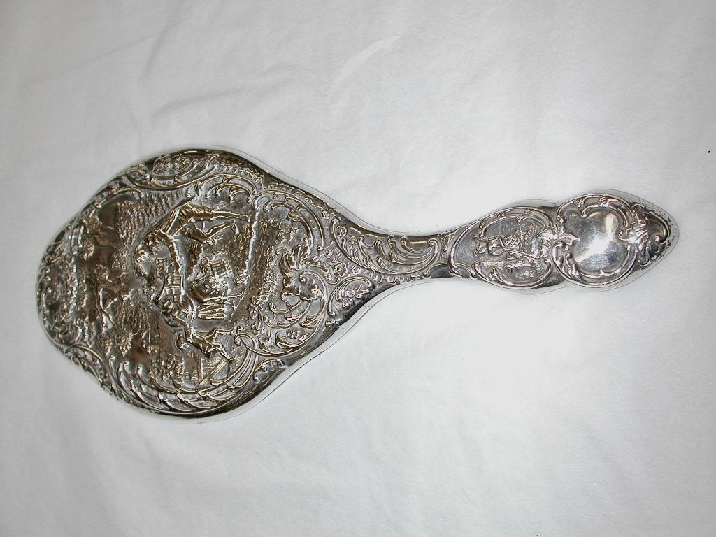Antique Victorian Silver Embossed Hand Mirror Dated 1898 London William Comyns
This silversmith specialised in fine quality dressing-table ware with fine embosssing.
This mirror is made out of heavy gauge silver weighing 8.38 troy ounces including