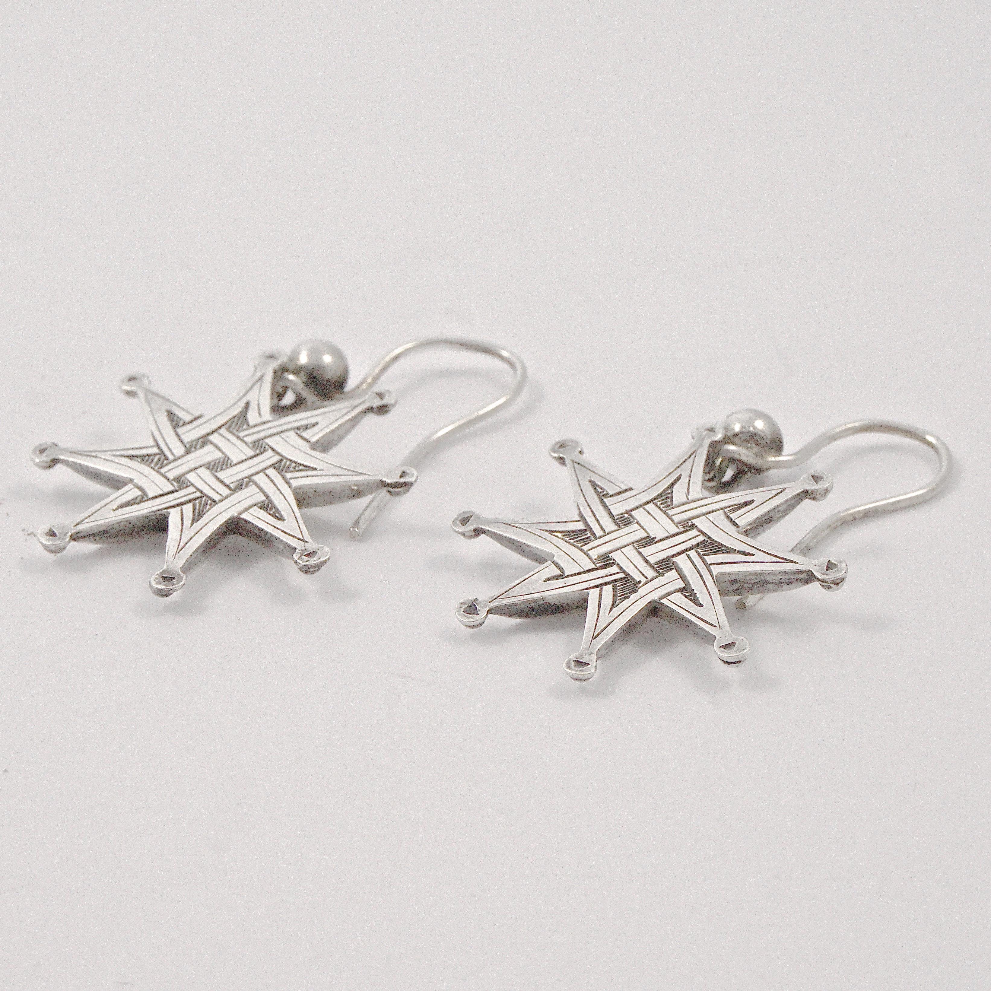 Antique Victorian Silver Engraved Celtic Design Star Drop Earrings In Good Condition In London, GB
