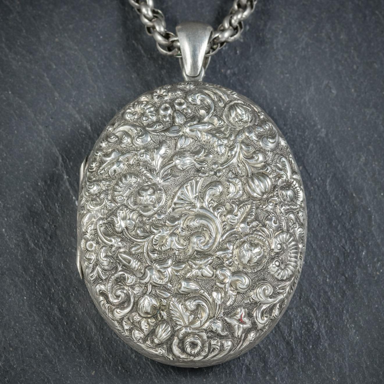 Antique Victorian Silver Floral Locket Necklace, circa 1900 In Excellent Condition In Lancaster , GB