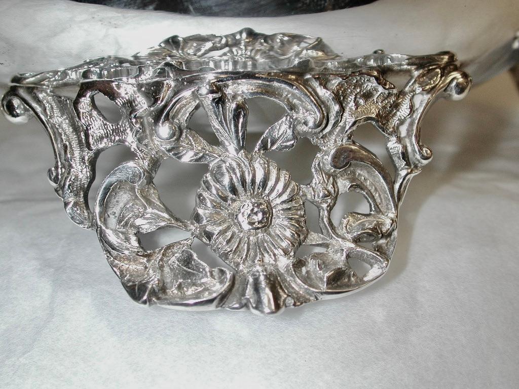 Antique Victorian Silver Fruit Basket Dated 1898 London William Hutton & Sons For Sale 1