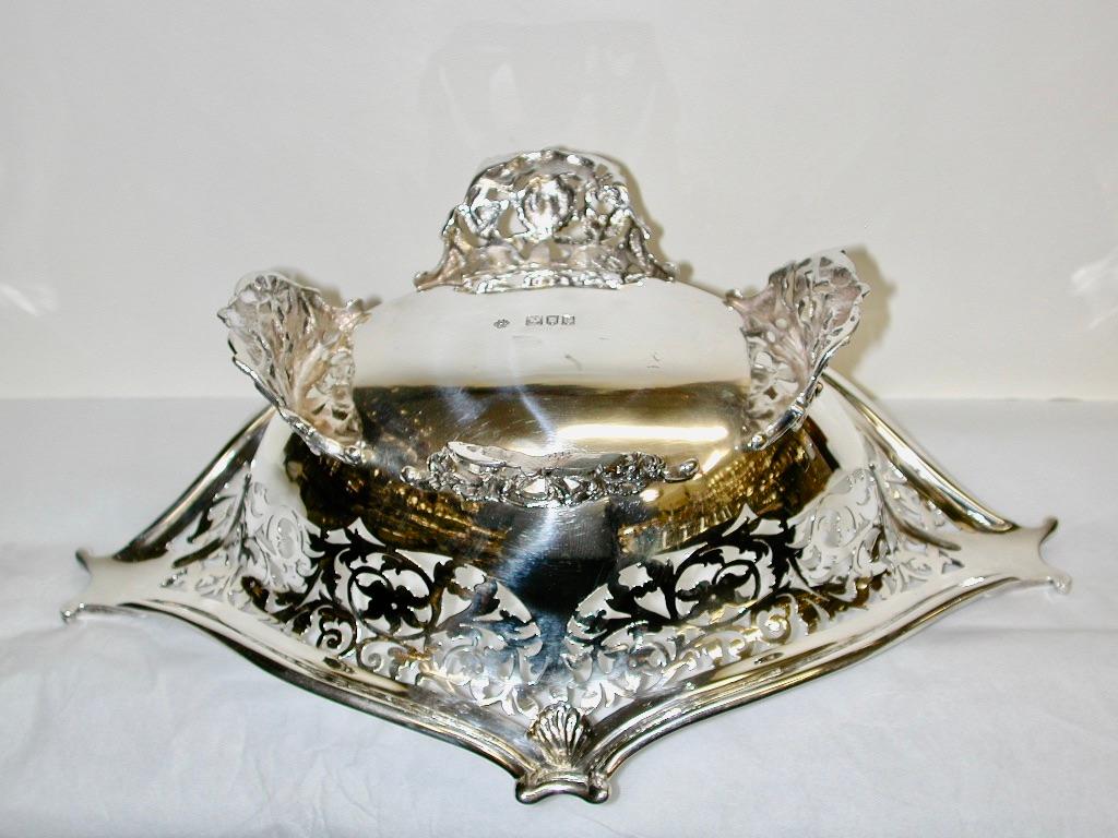Antique Victorian Silver Fruit Basket Dated 1898 London William Hutton & Sons For Sale 2