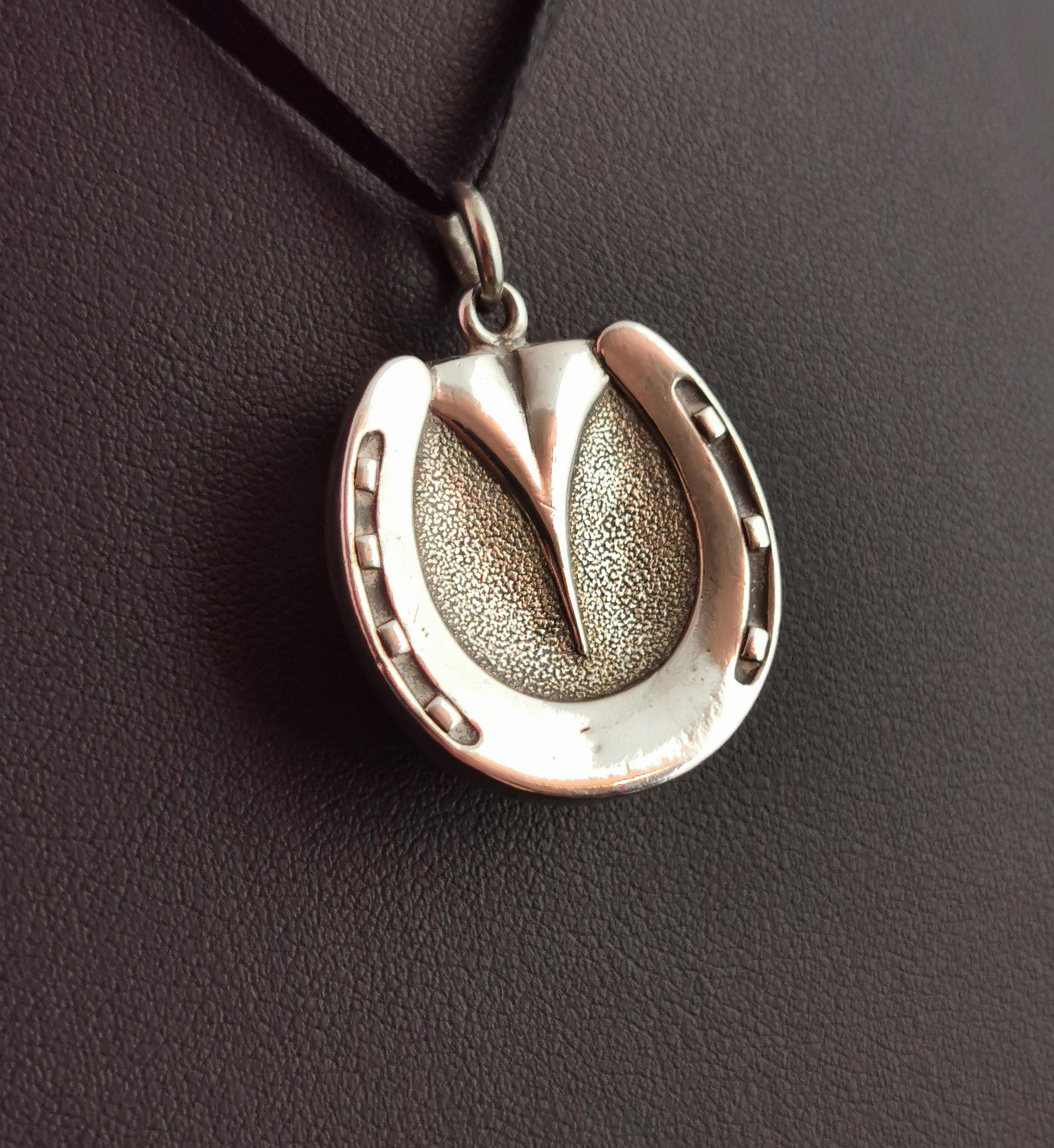 silver horse pendant