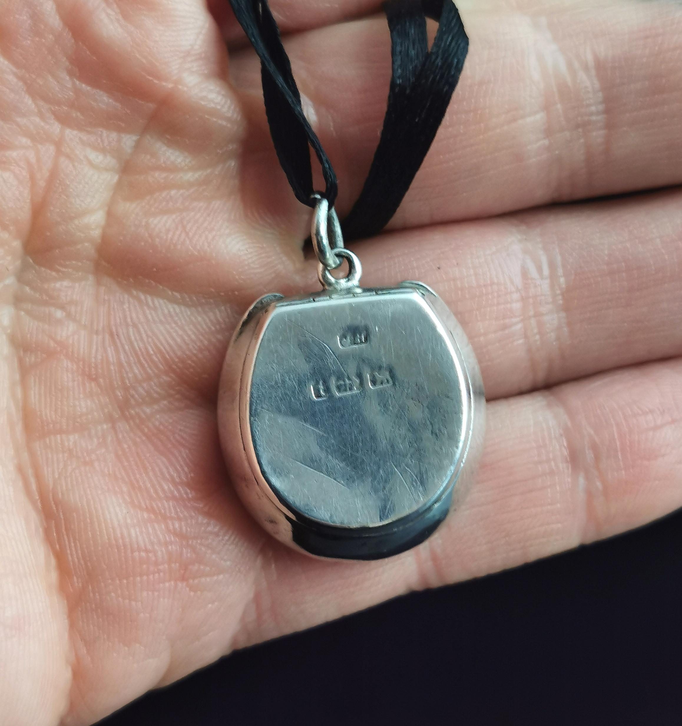 Antique Victorian Silver Horse Hoof Locket Pendant 1