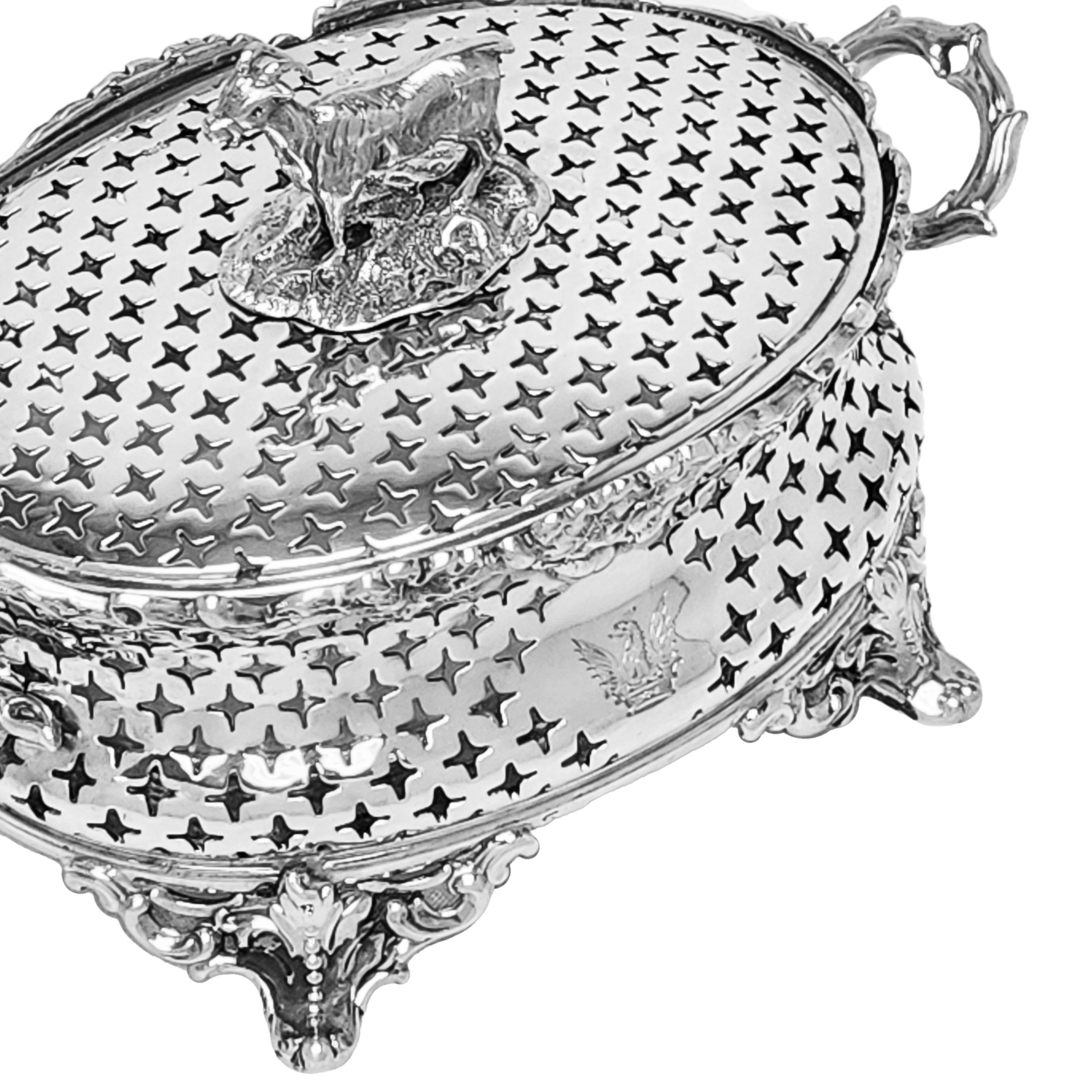 Antique Victorian Silver Lidded Butter Dish 1852 Goat Finial Glass Liner In Good Condition In London, GB