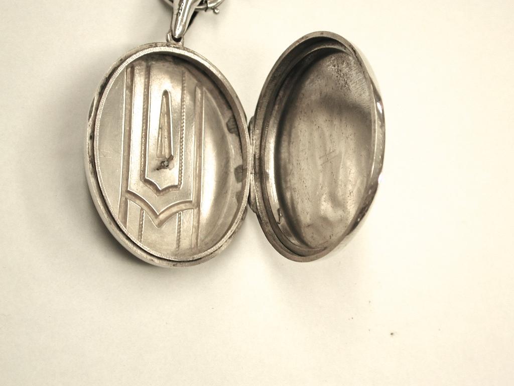 Antique Victorian Silver Locket and Collar, Dated circa 1880 In Good Condition In London, GB