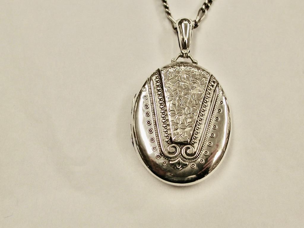 Antique Victorian Silver Locket On Later Venetian Link Silver Chain, 1883, B'ham In Good Condition In London, GB