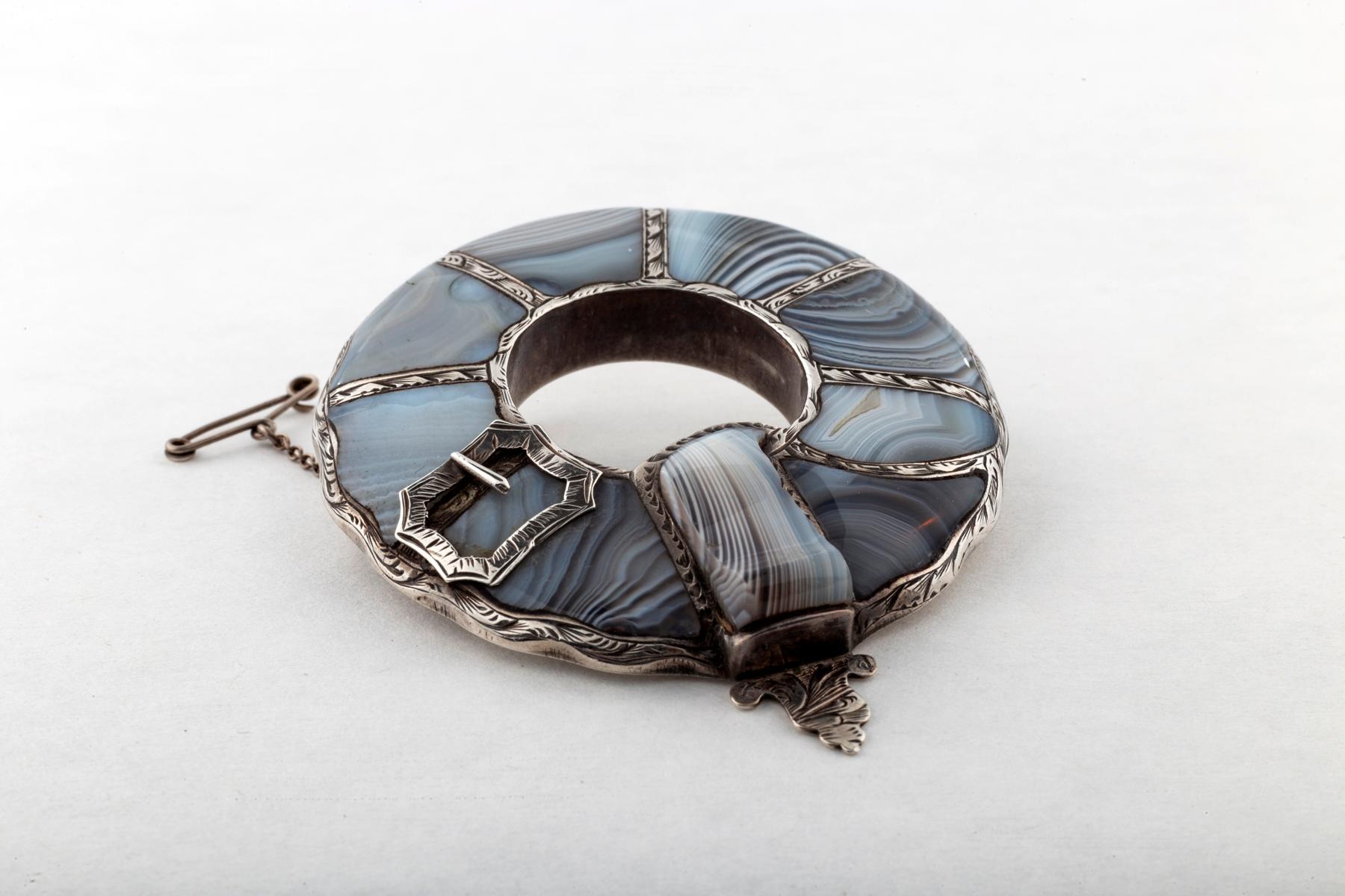 Mixed Cut Antique Victorian Silver Montrose Agate Scottish Garter Brooch For Sale