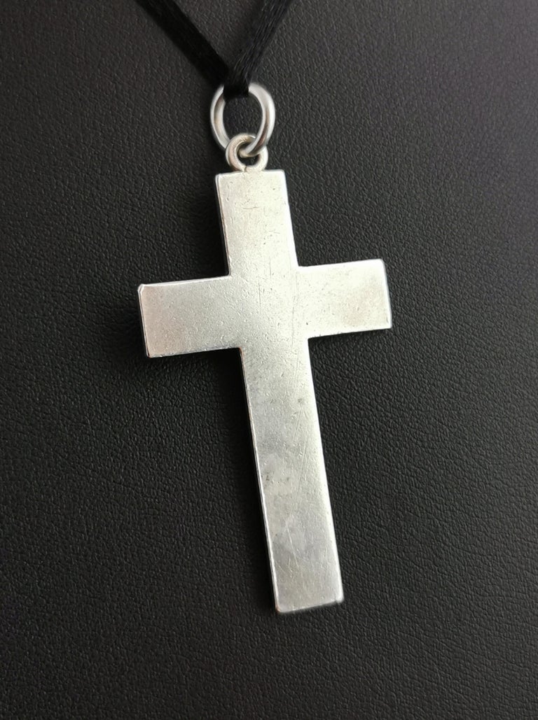 Antique Victorian Silver Mourning Cross Pendant In Good Condition For Sale In NEWARK, GB