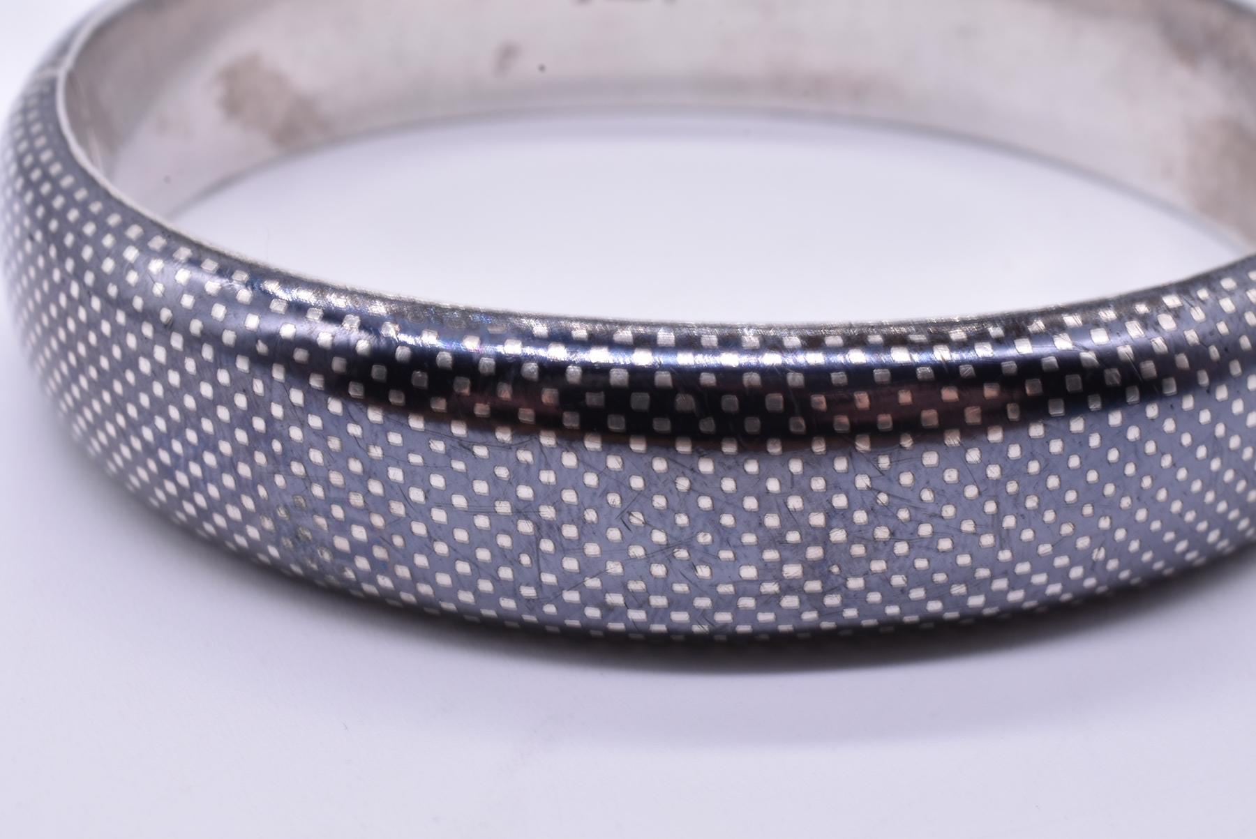 This design work on our Victorian bangle, with its very classic geometric pattern of small dots, is referred to as 