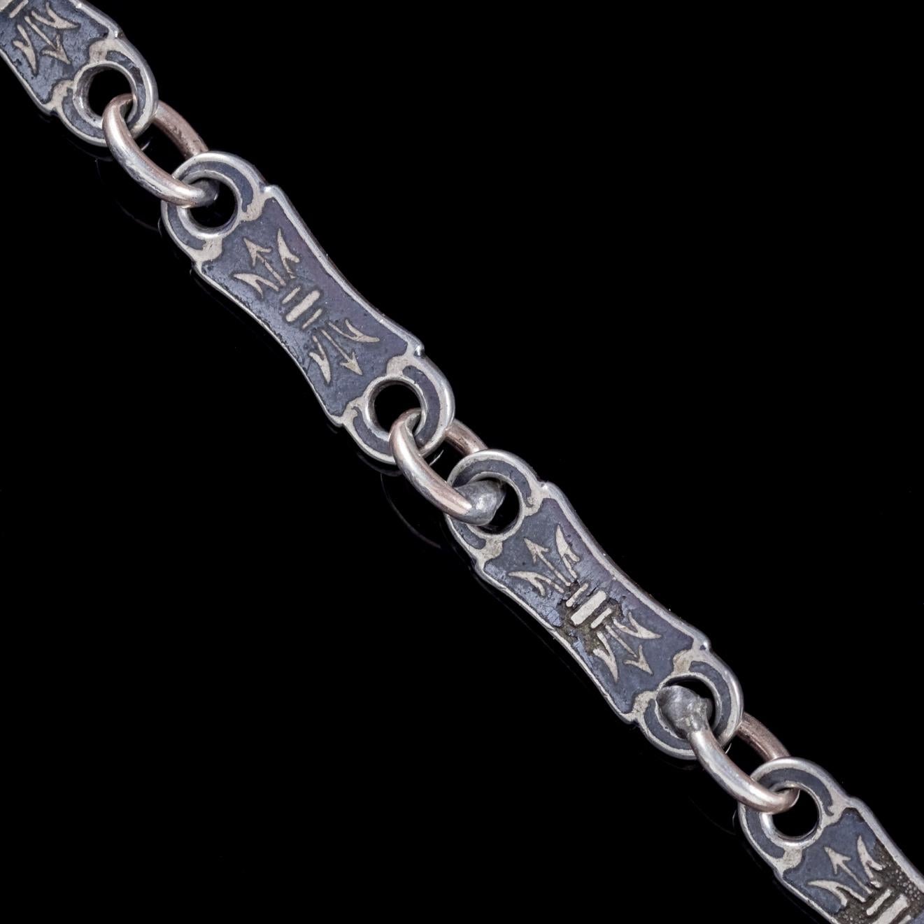 Antique Victorian Silver Niello Bracelet, circa 1900 im Zustand „Gut“ im Angebot in Lancaster, Lancashire