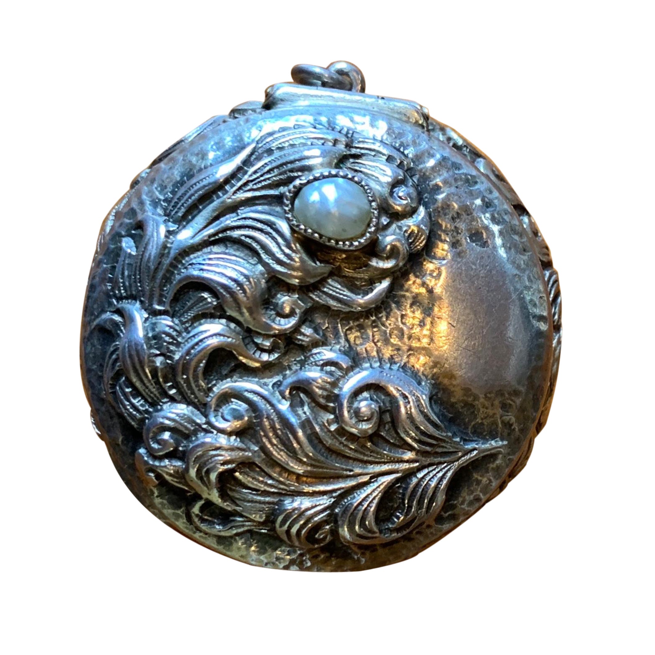 Antikes viktorianisches Silber Perlen Medaillon Anhänger Schachtel mit Pfauenfeder Blumenblatt