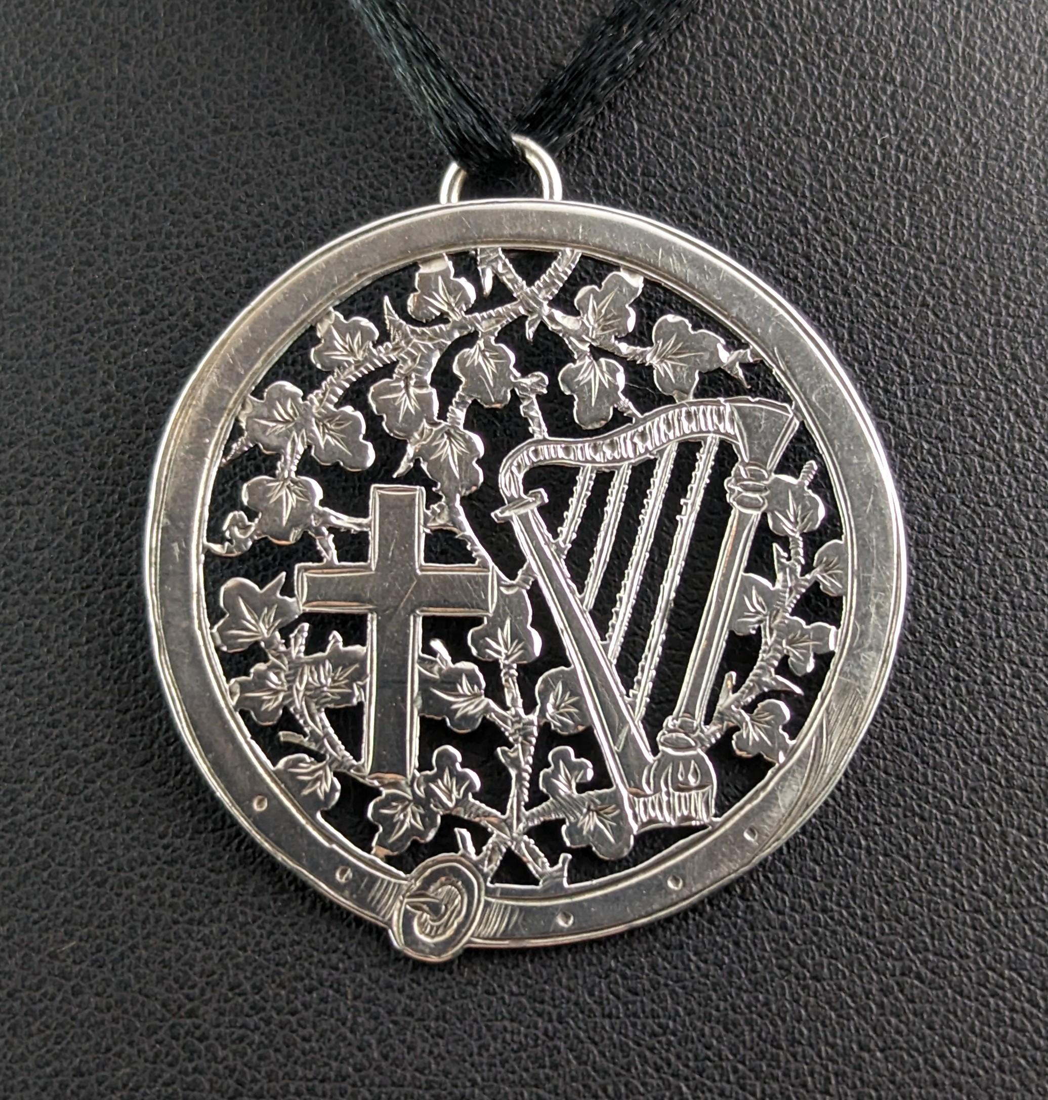 Antique Victorian silver pendant, Harp and Cross  For Sale 5