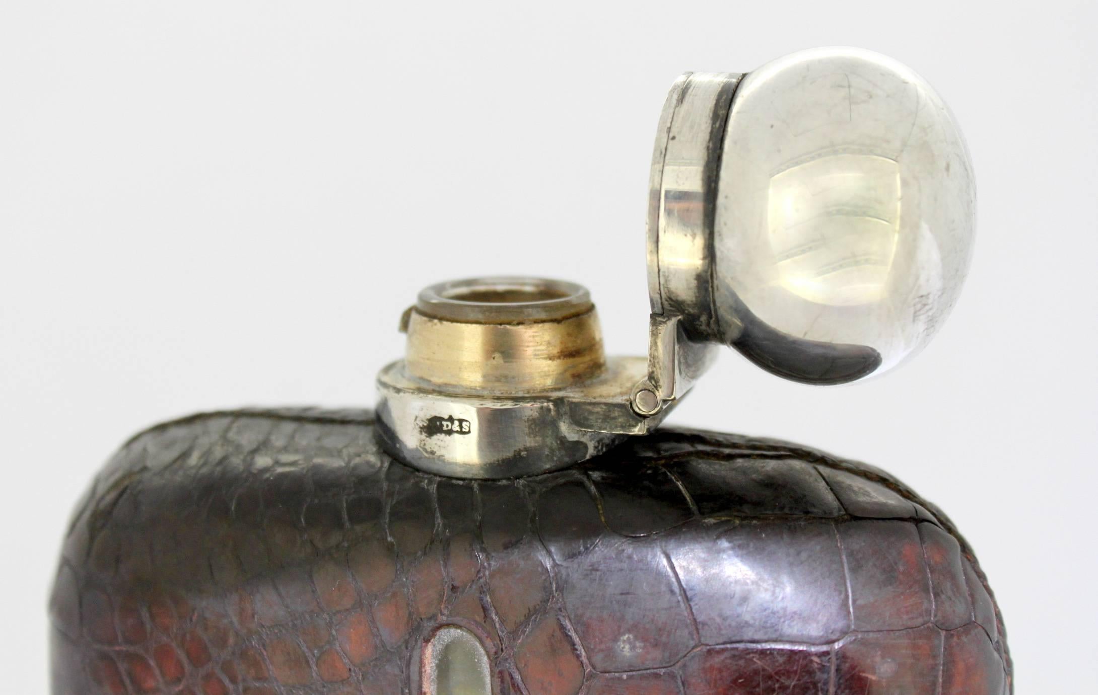Antique flasque de poche victorienne en argent et cuir par James Dixon & Sons 3
