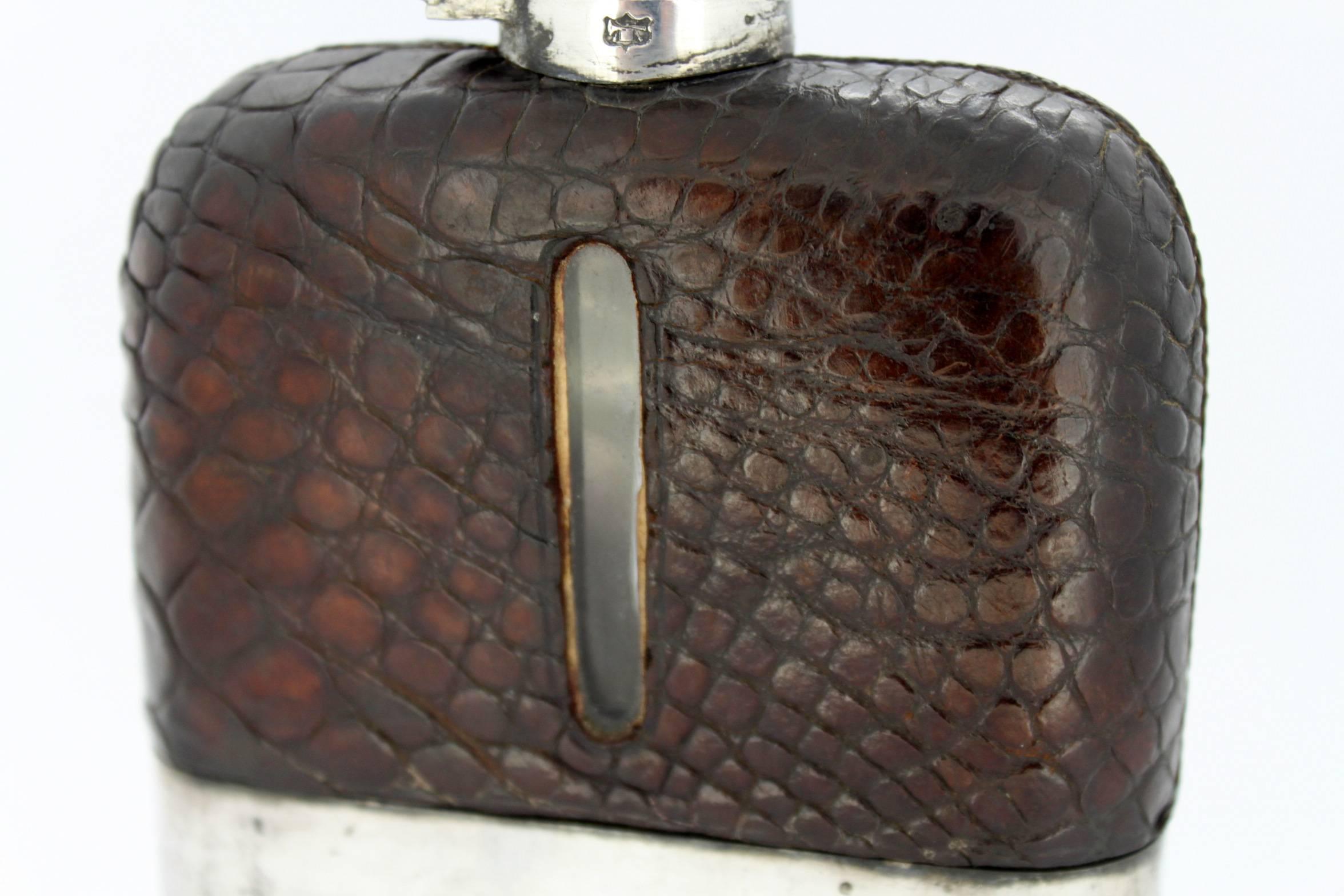 Antique flasque de poche victorienne en argent et cuir par James Dixon & Sons État moyen à Braintree, GB