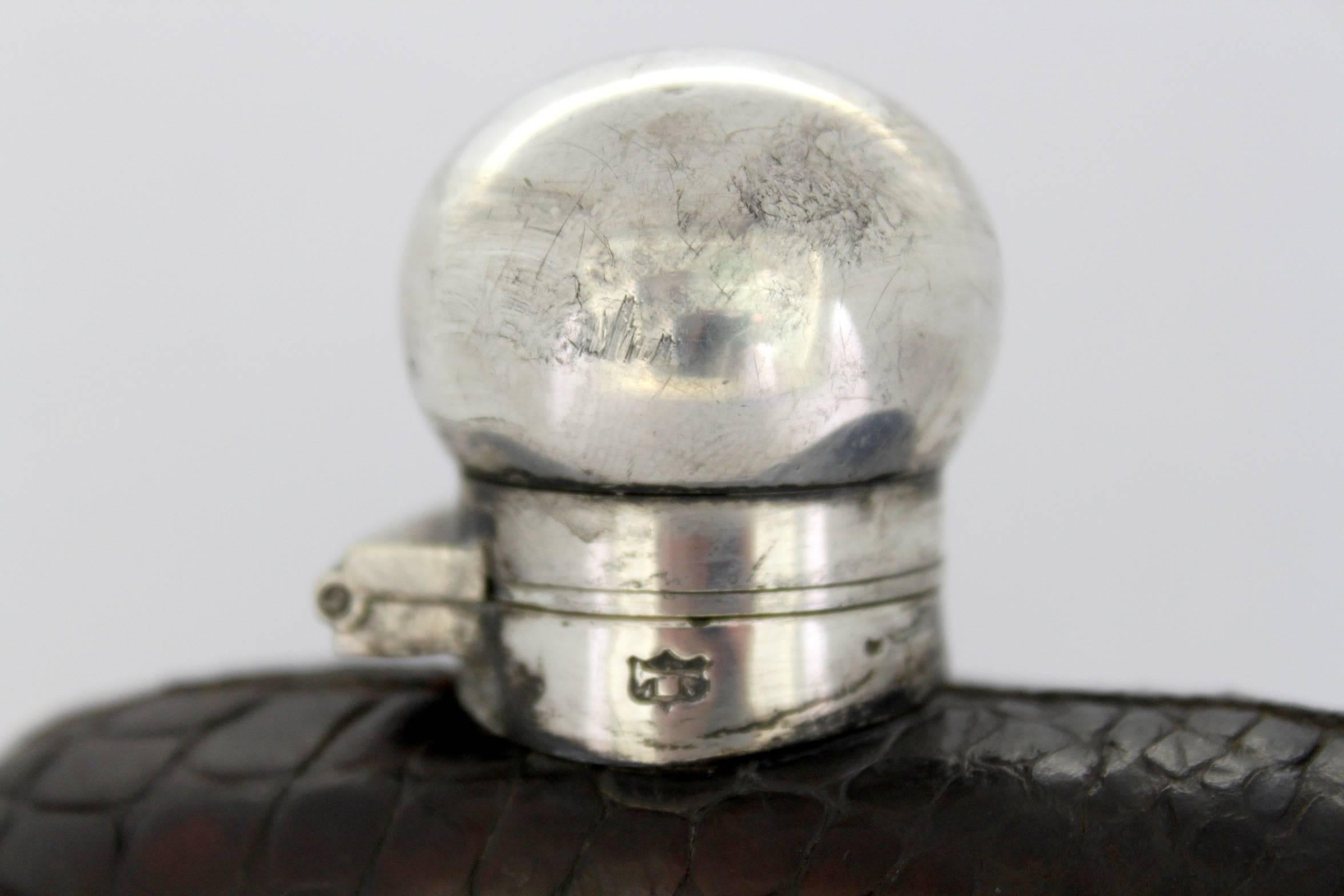 Fin du XIXe siècle Antique flasque de poche victorienne en argent et cuir par James Dixon & Sons