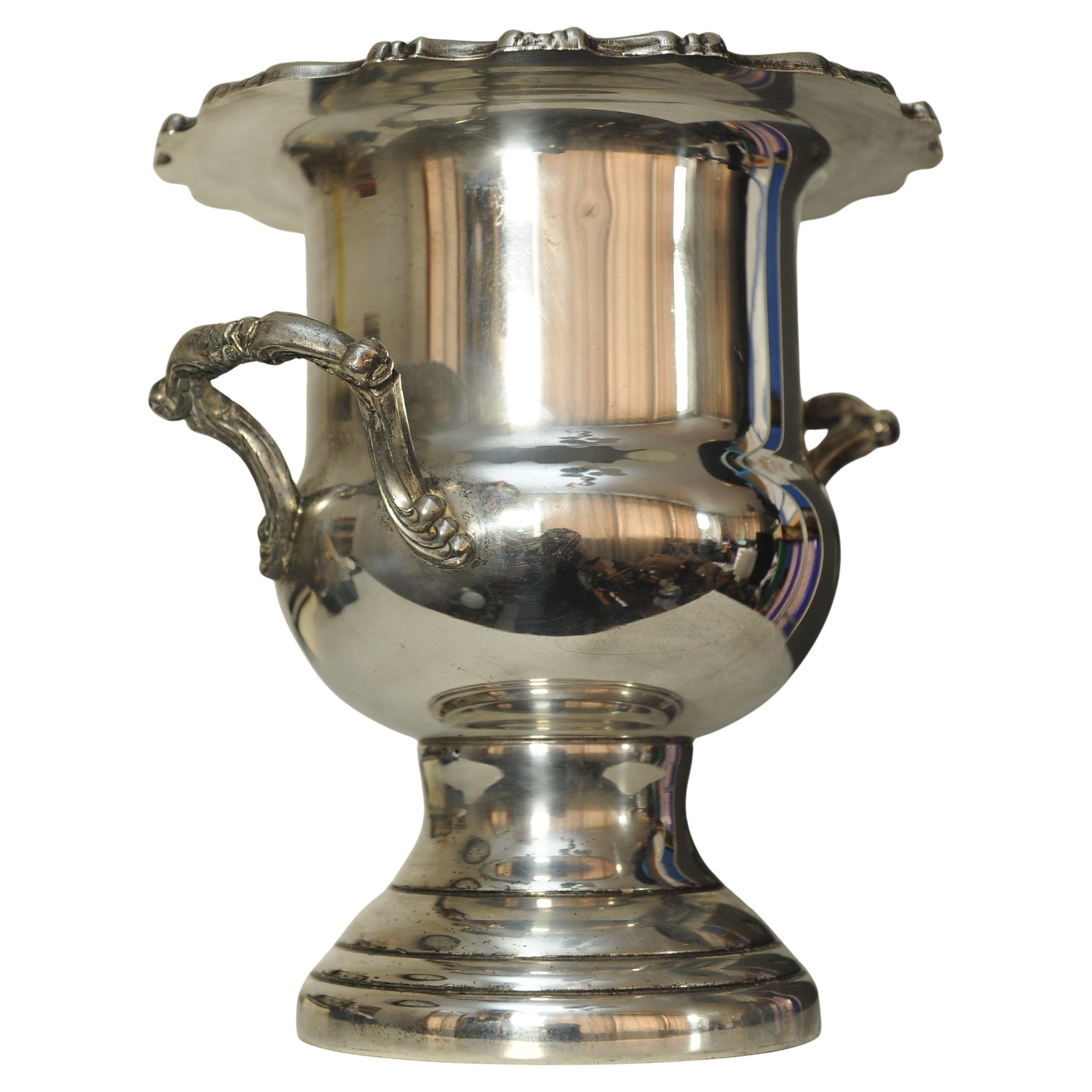 Antiguo Portabotellas Campagna Victoriano de Plata con Asas Gemelas en venta