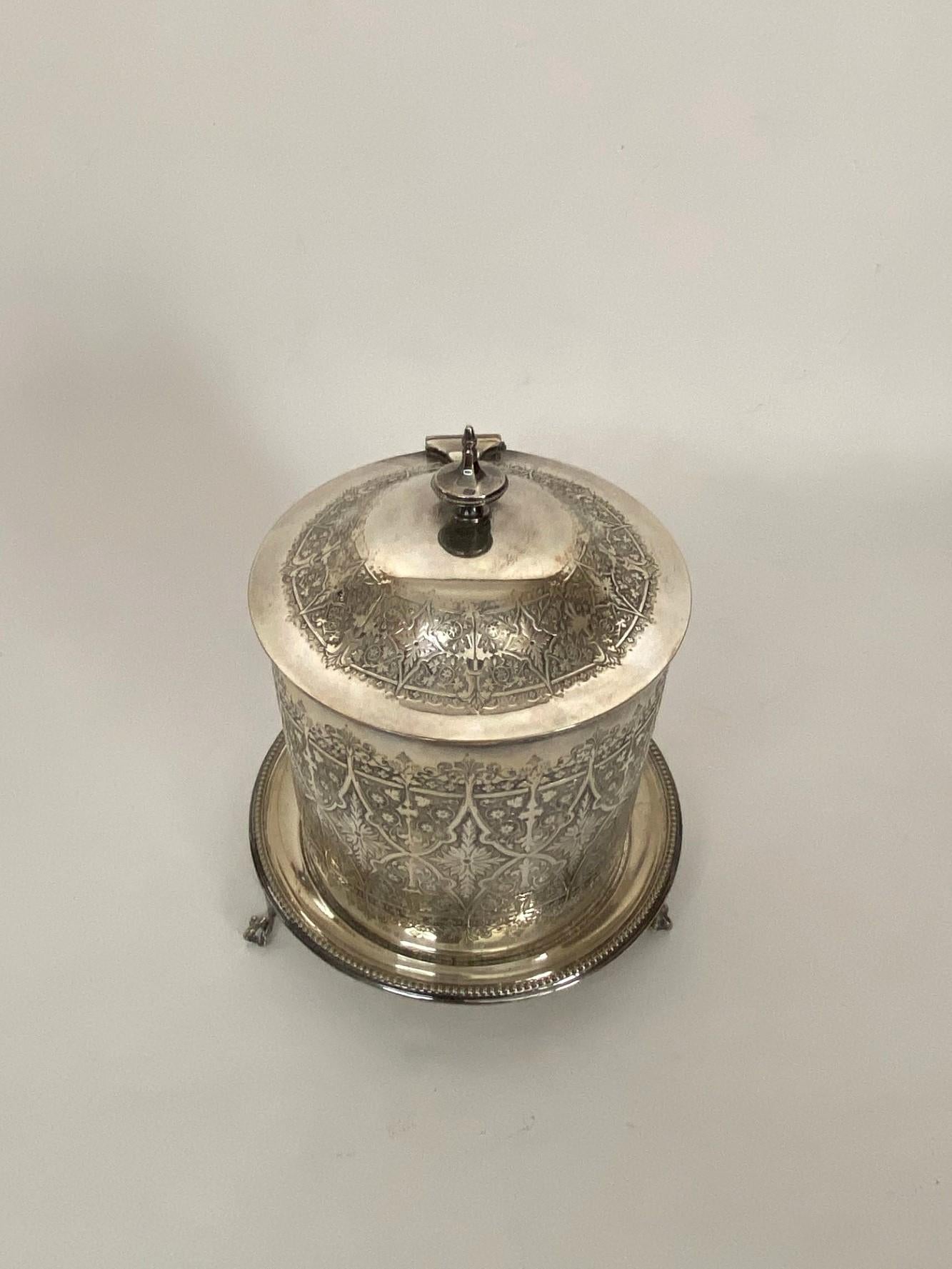 Antique Victorian Silver Plate Round Engraved Biscuit Barrel with Hinged Lid  For Sale 5
