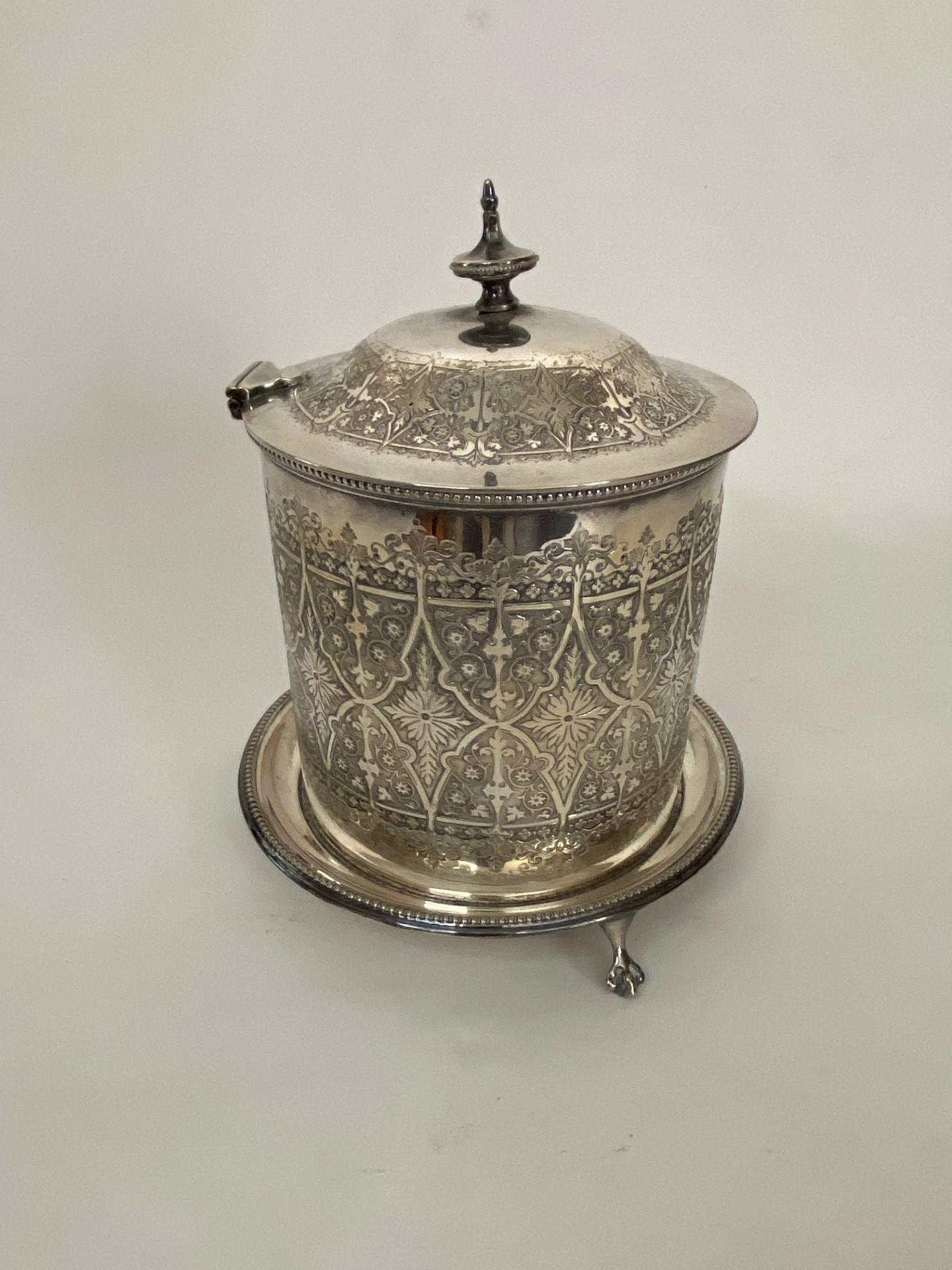Antique Victorian Silver Plate Round Engraved Biscuit Barrel with Hinged Lid  In Good Condition For Sale In North Salem, NY