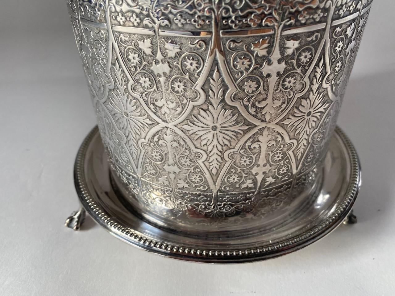 Antique Victorian Silver Plate Round Engraved Biscuit Barrel with Hinged Lid  In Good Condition For Sale In North Salem, NY