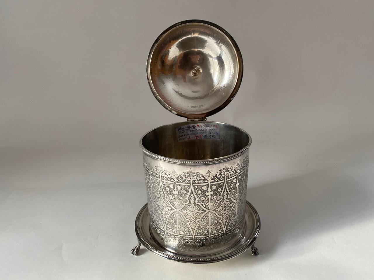Antique Victorian Silver Plate Round Engraved Biscuit Barrel with Hinged Lid  For Sale 1